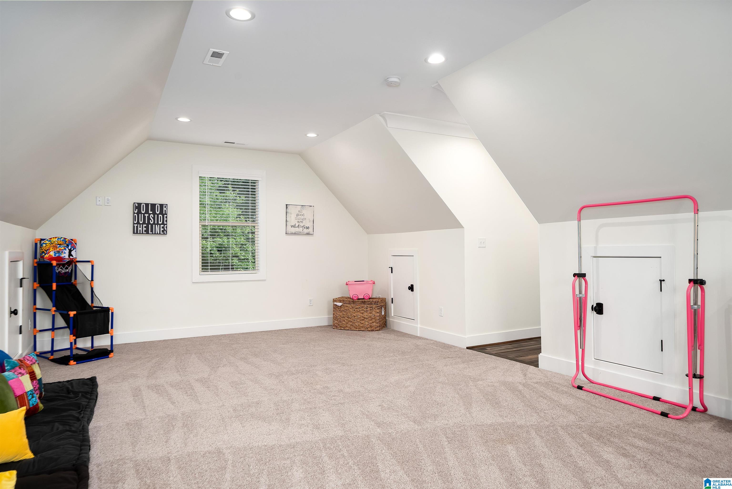 5805 DEERFOOT COURT
