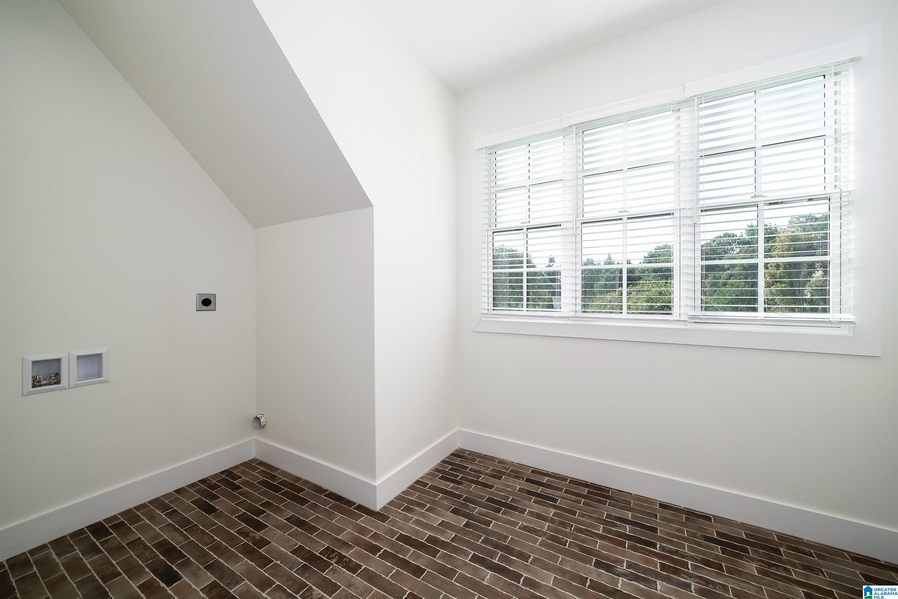 5805 DEERFOOT COURT