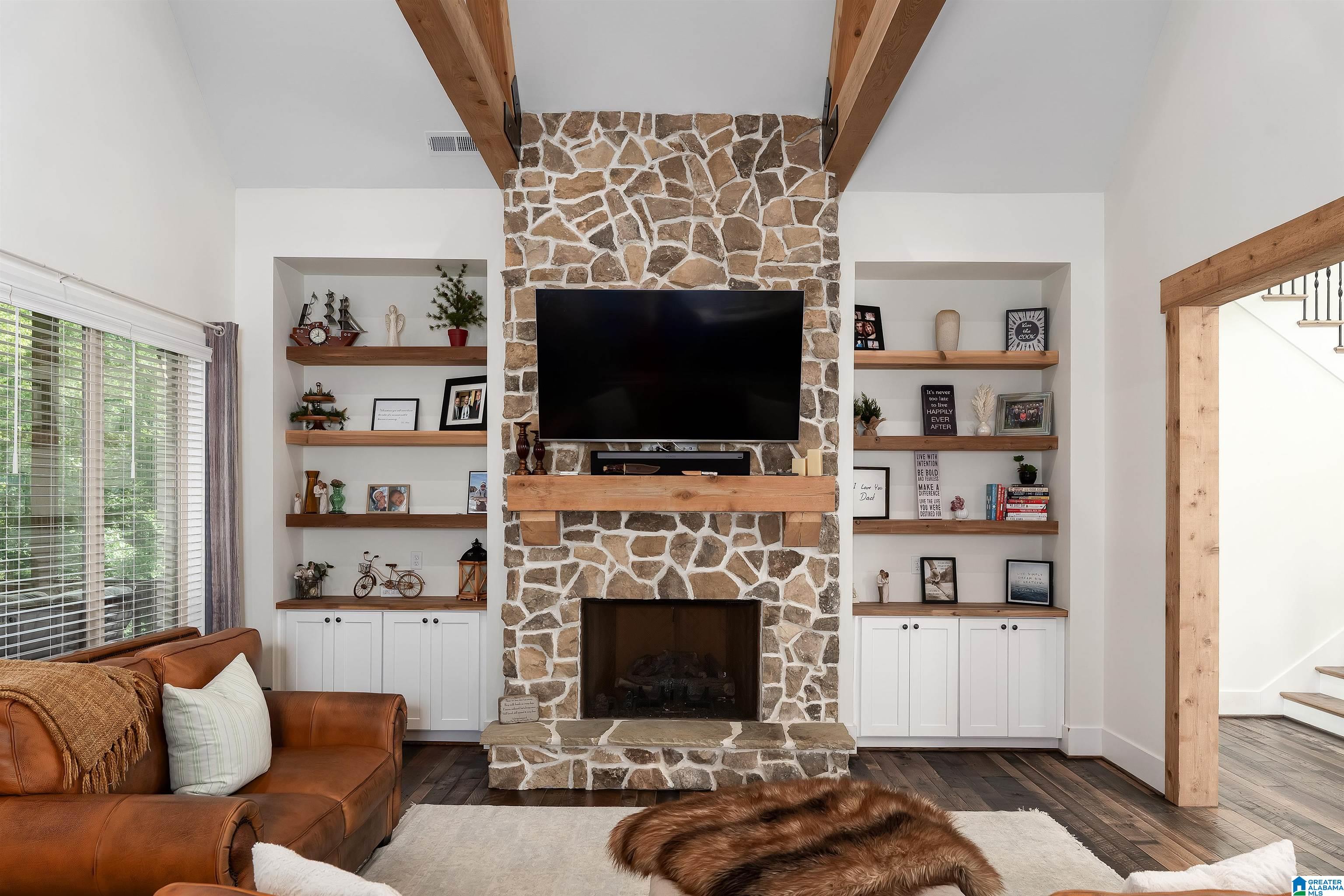 5805 DEERFOOT COURT