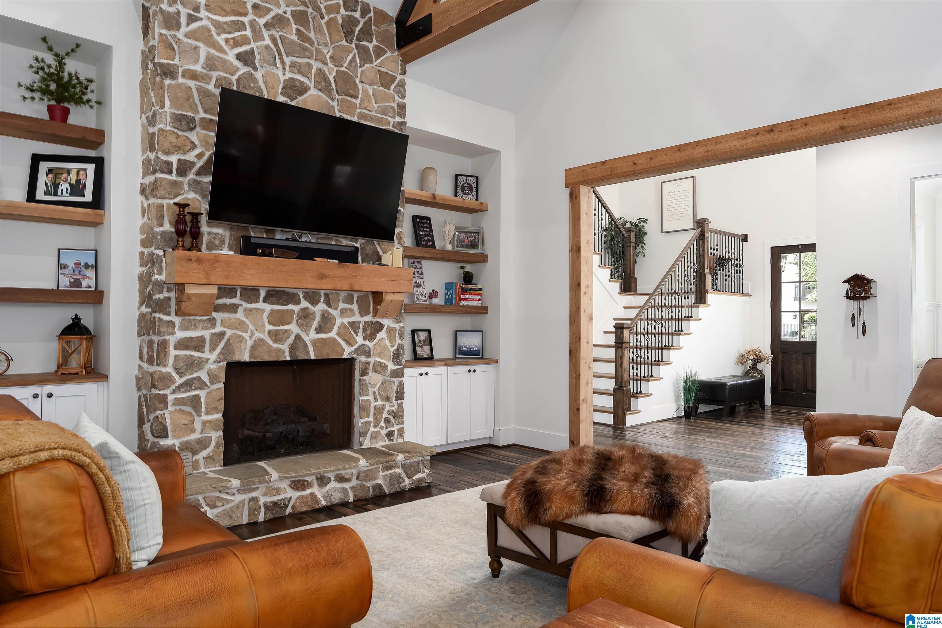 5805 DEERFOOT COURT
