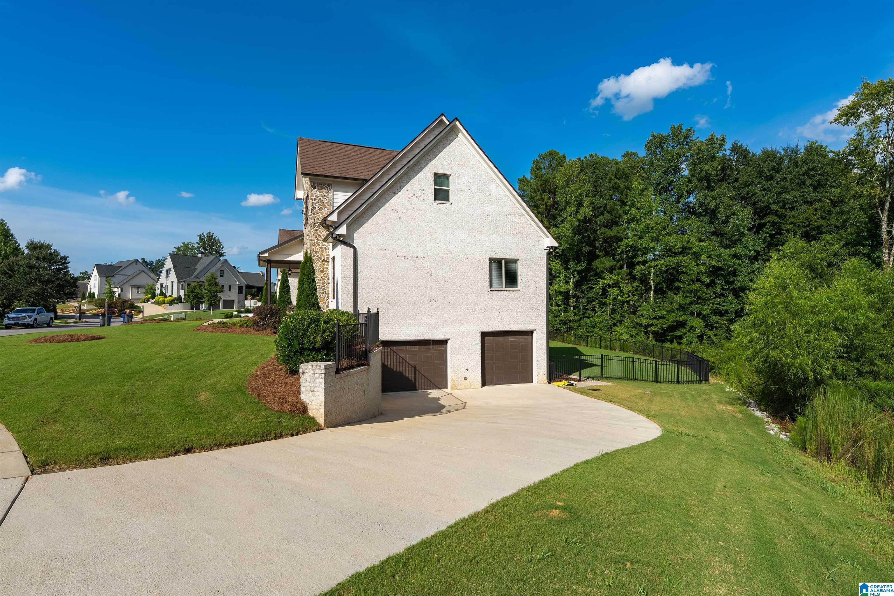 5805 DEERFOOT COURT