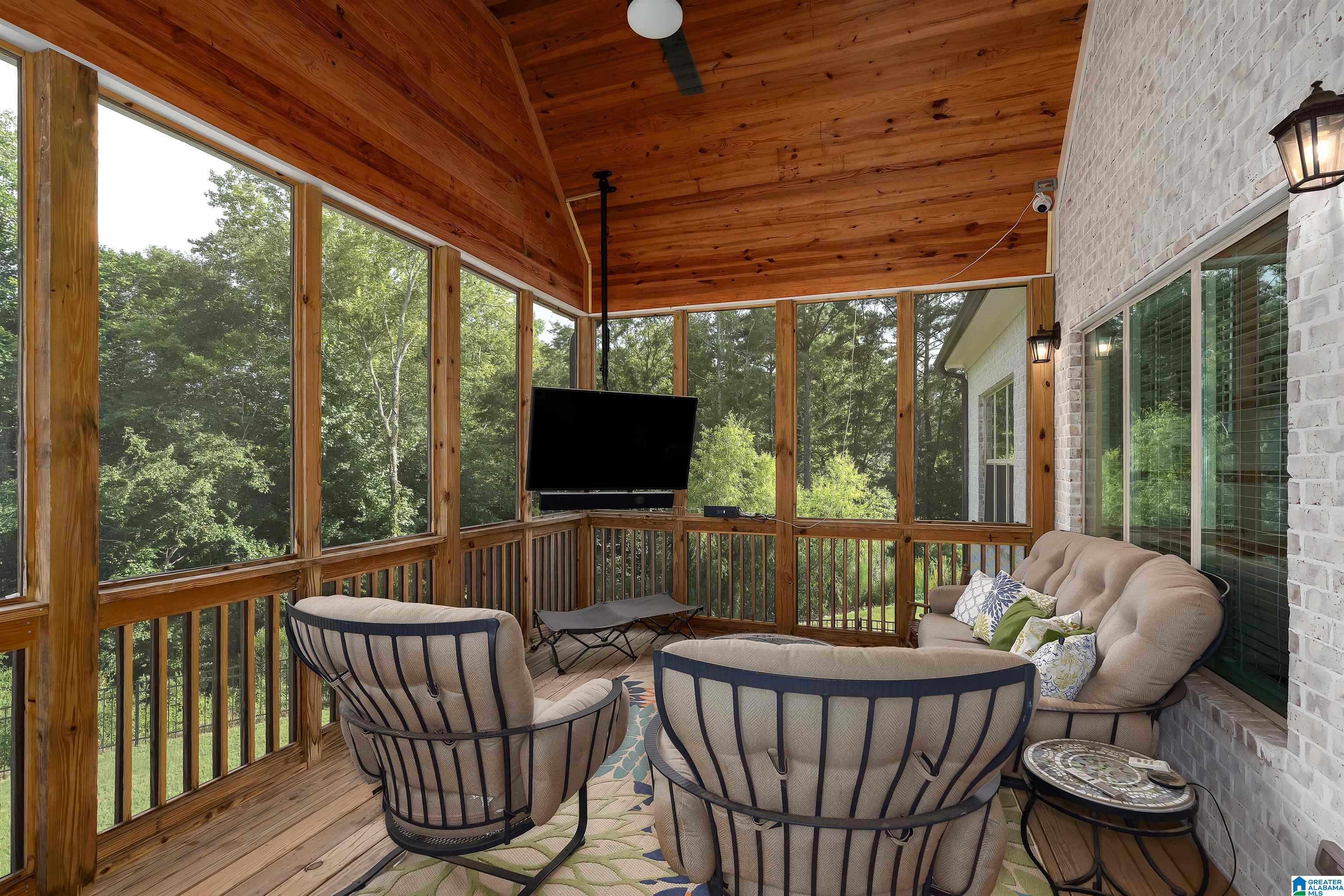 5805 DEERFOOT COURT