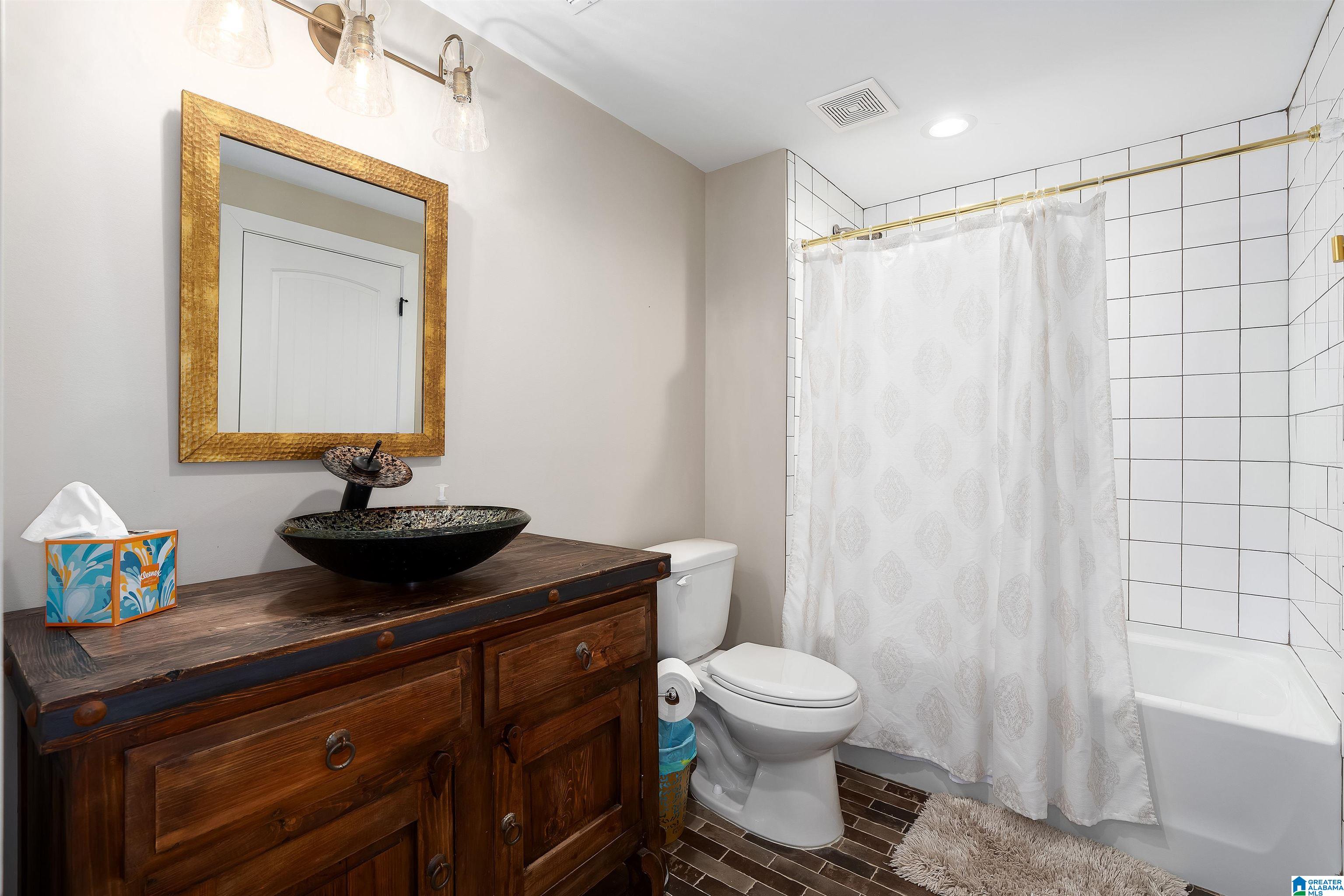 5805 DEERFOOT COURT