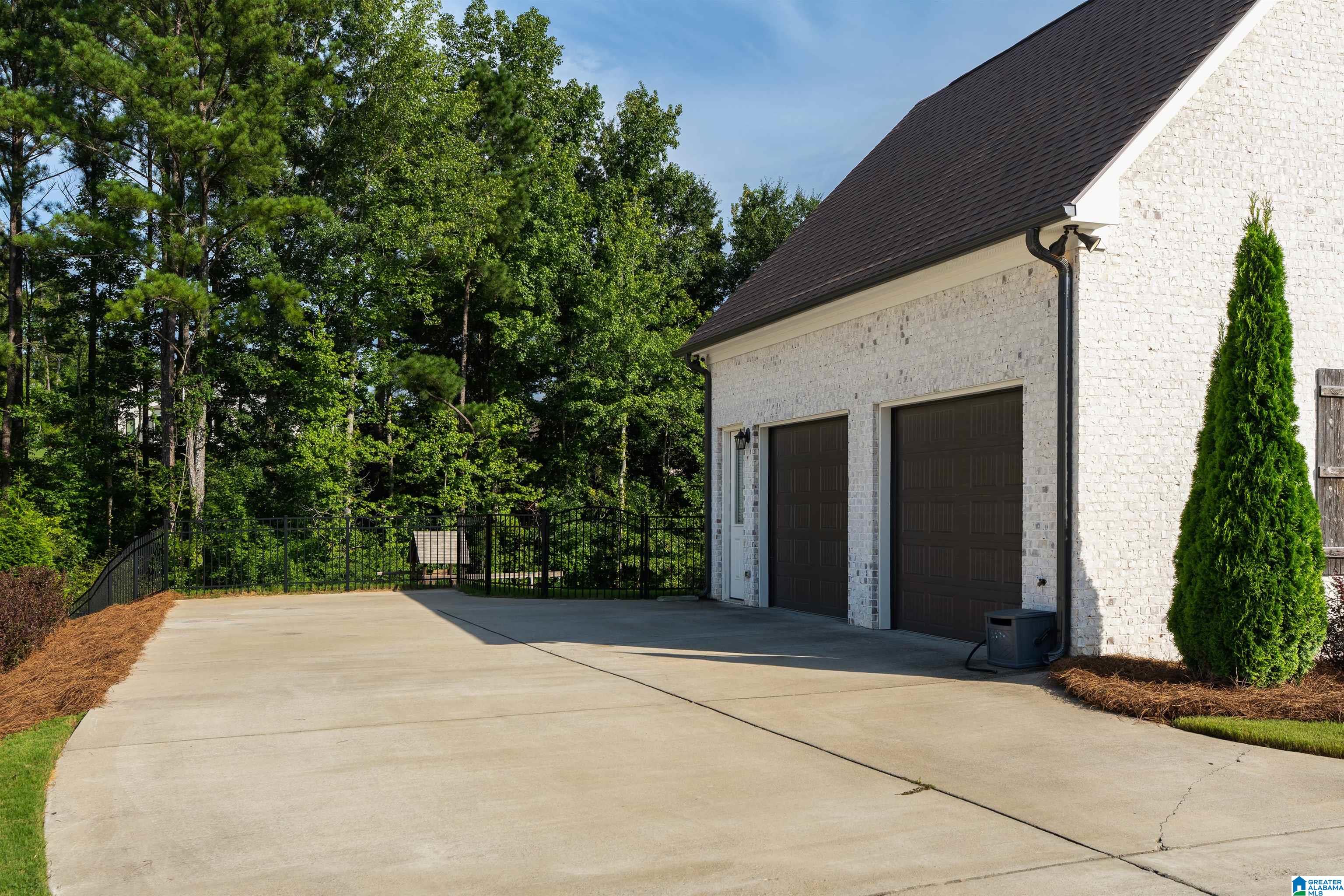 5805 DEERFOOT COURT