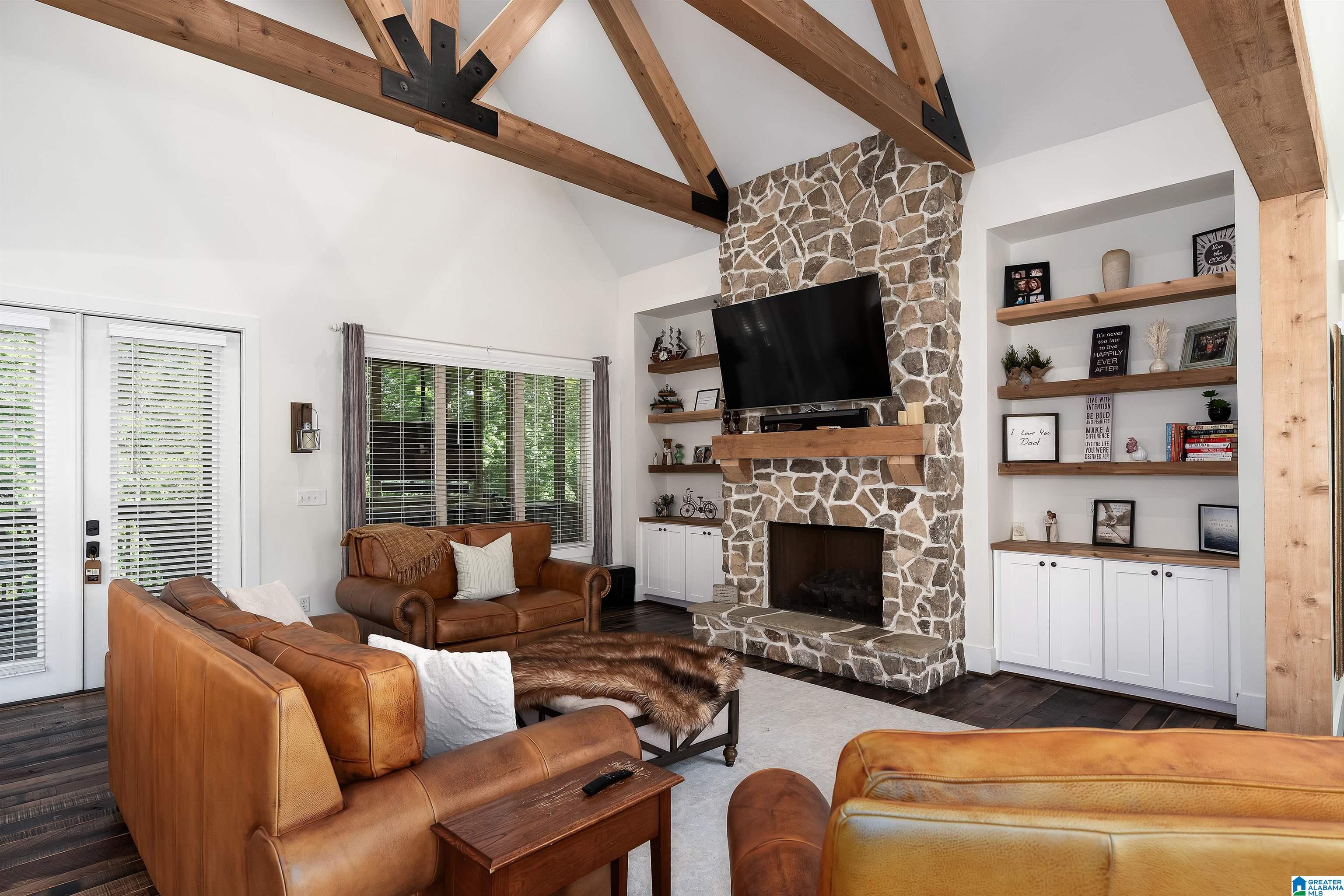 5805 DEERFOOT COURT