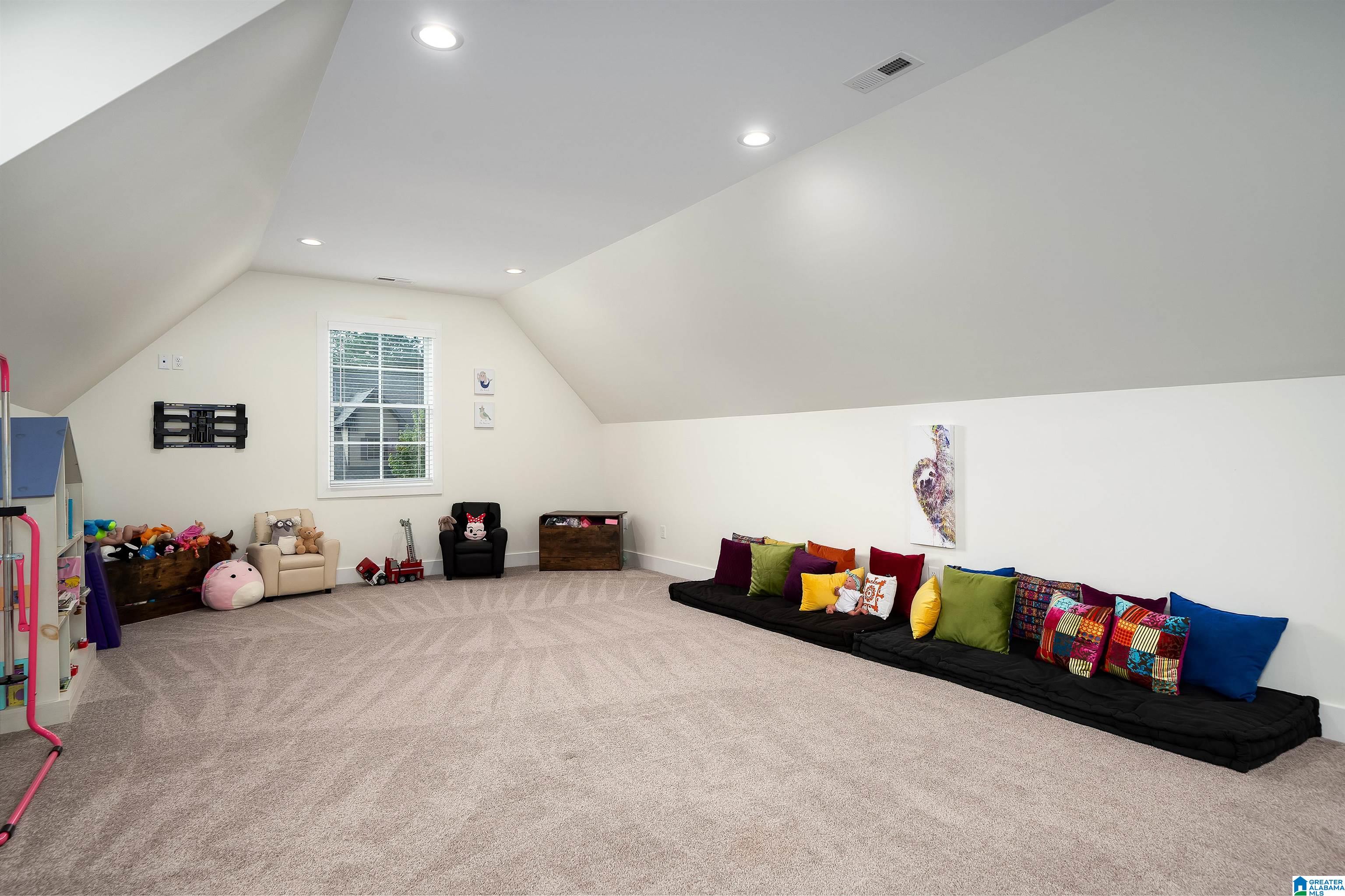 5805 DEERFOOT COURT