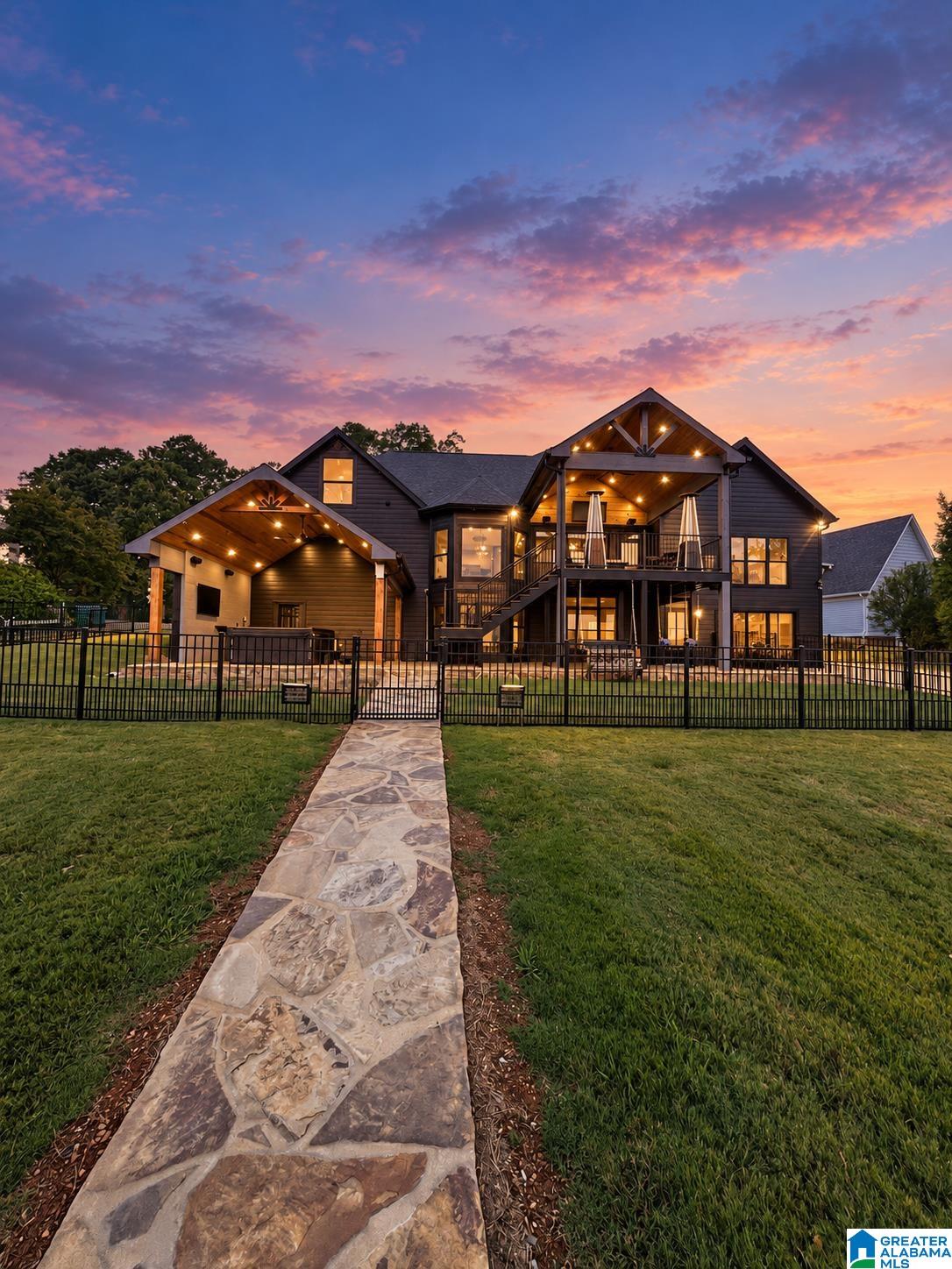 208 GRAND WAY