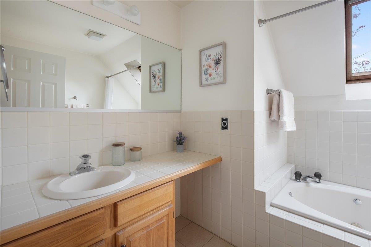 486 Acorn Lane Unit: L4