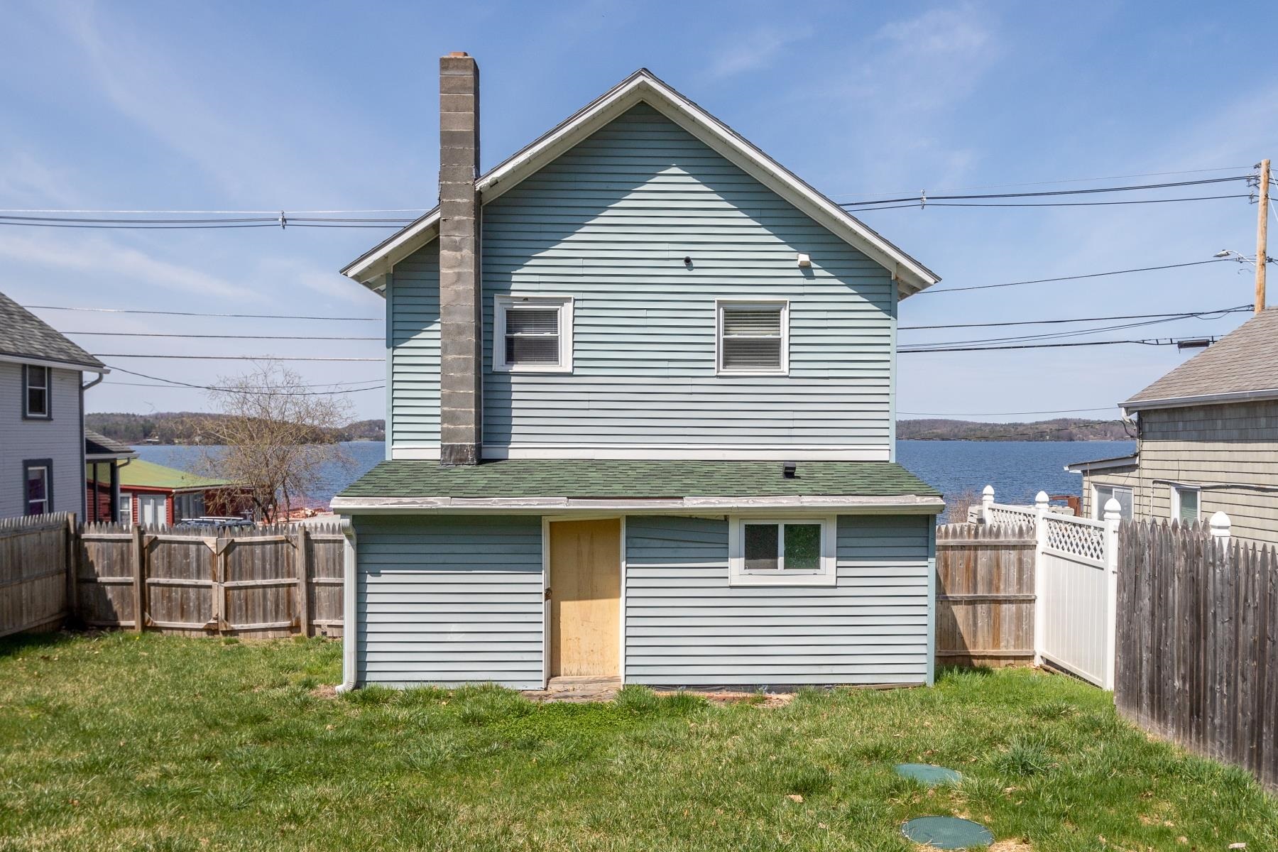 922 East Lakeshore Drive