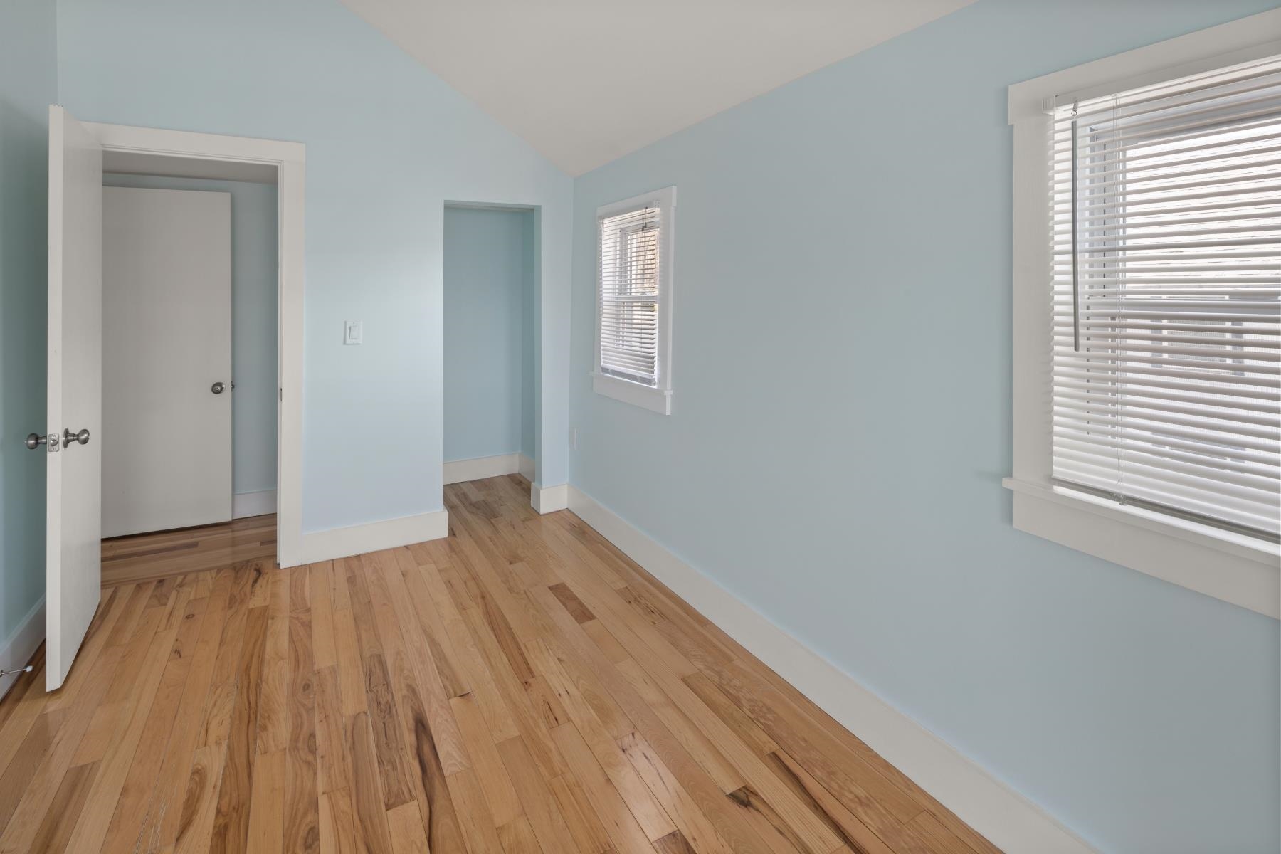 922 East Lakeshore Drive