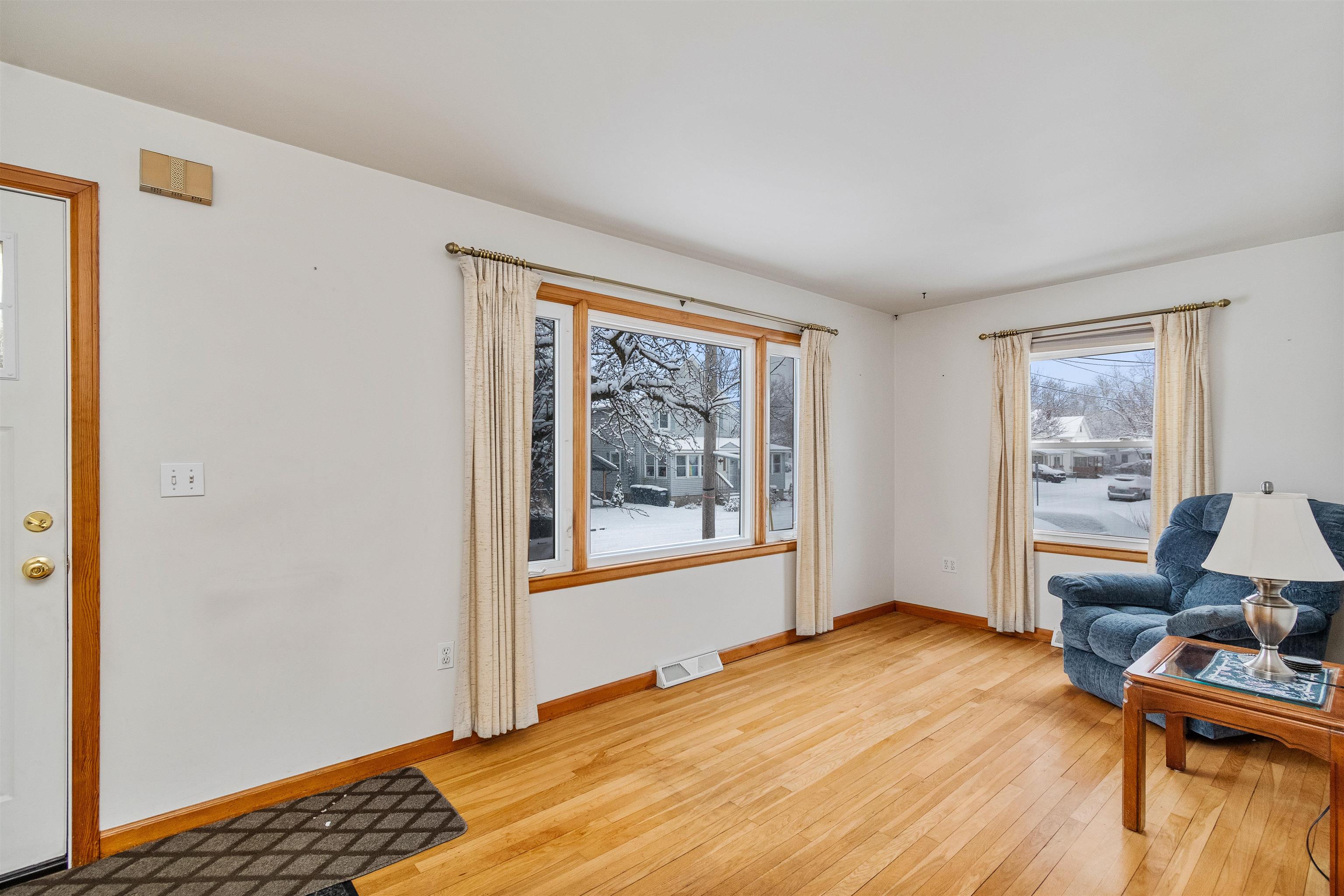 82 Hood Street