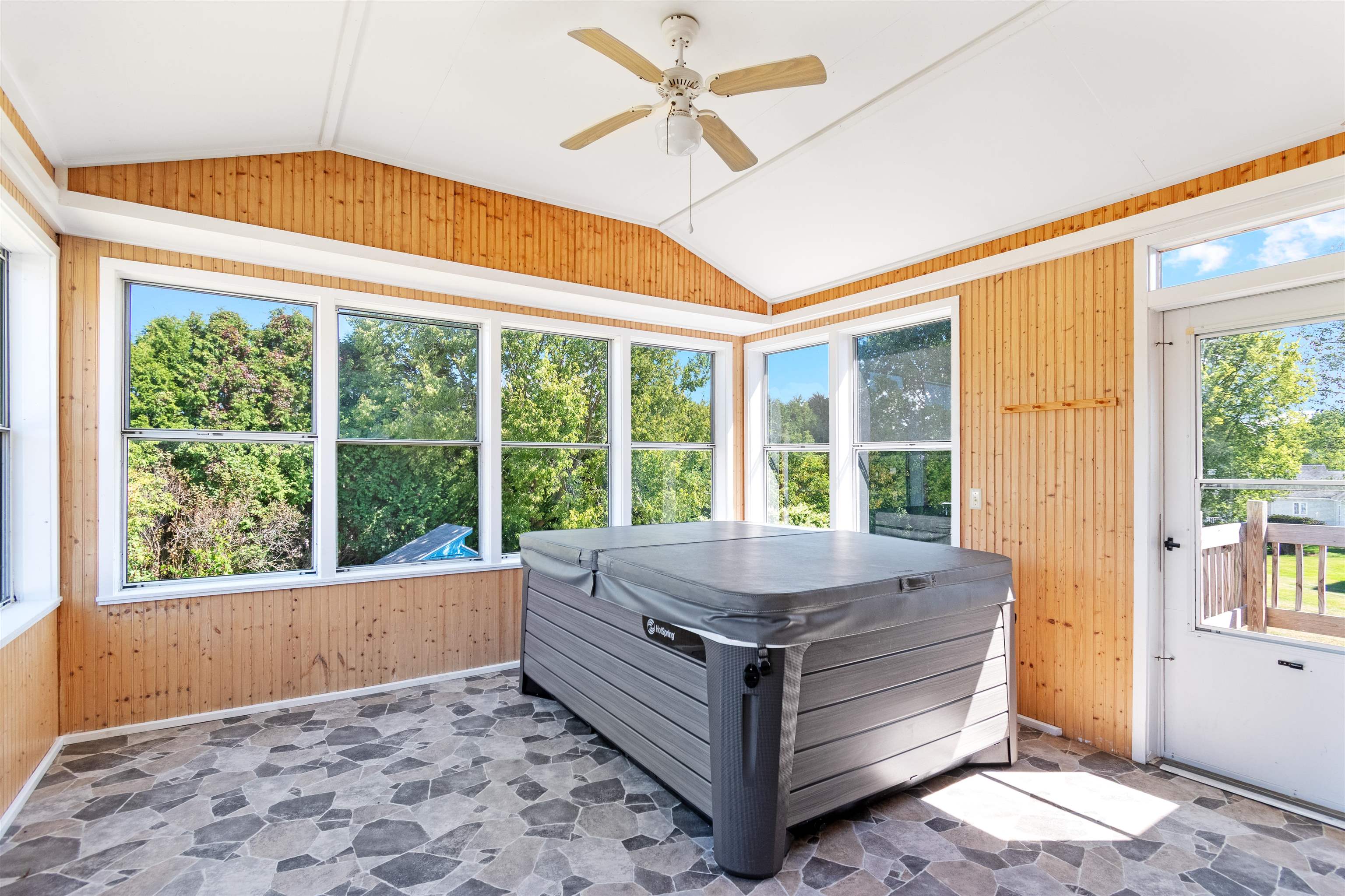 37 Mountain View Boulevard