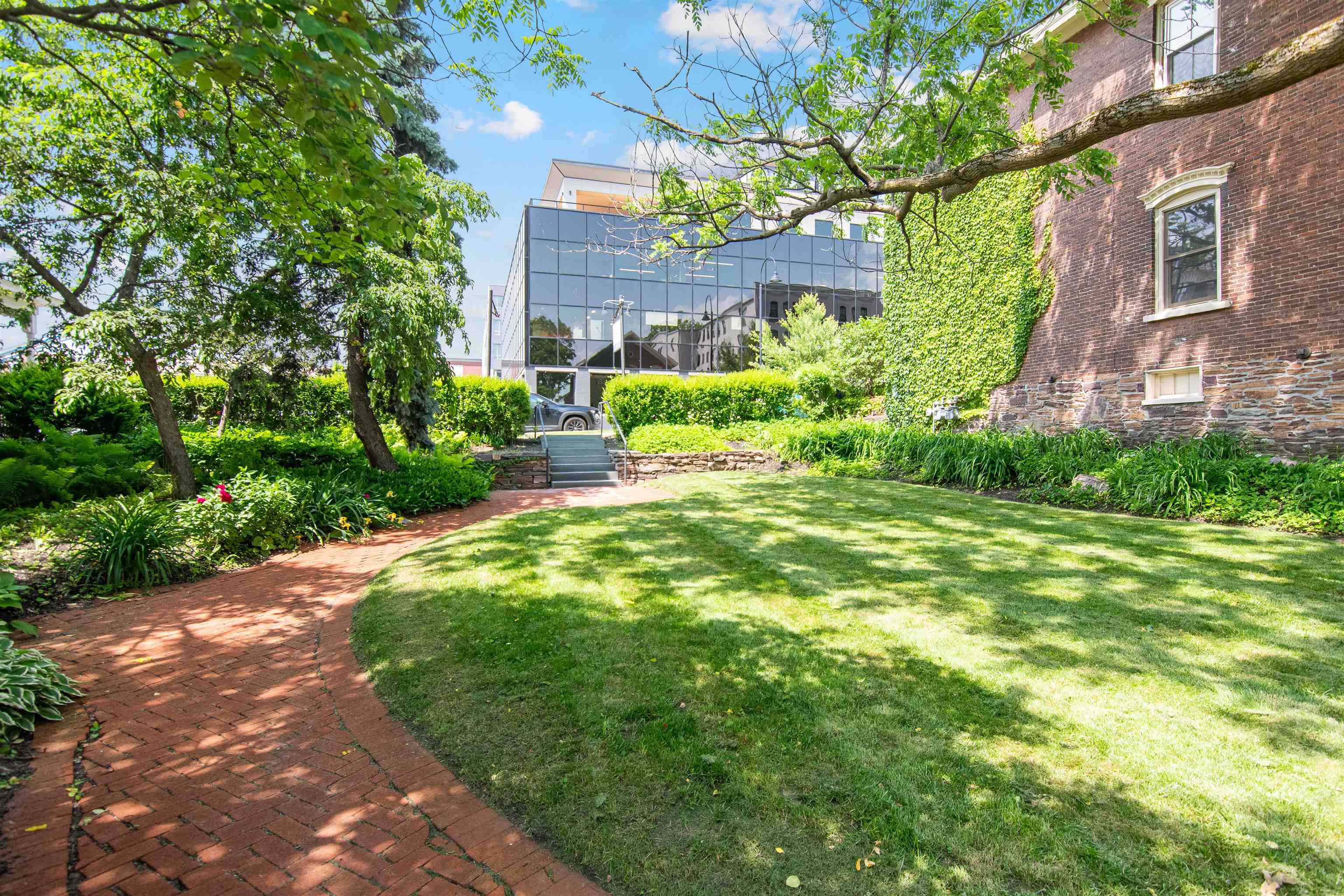 89 College Street Unit: Unit A-2