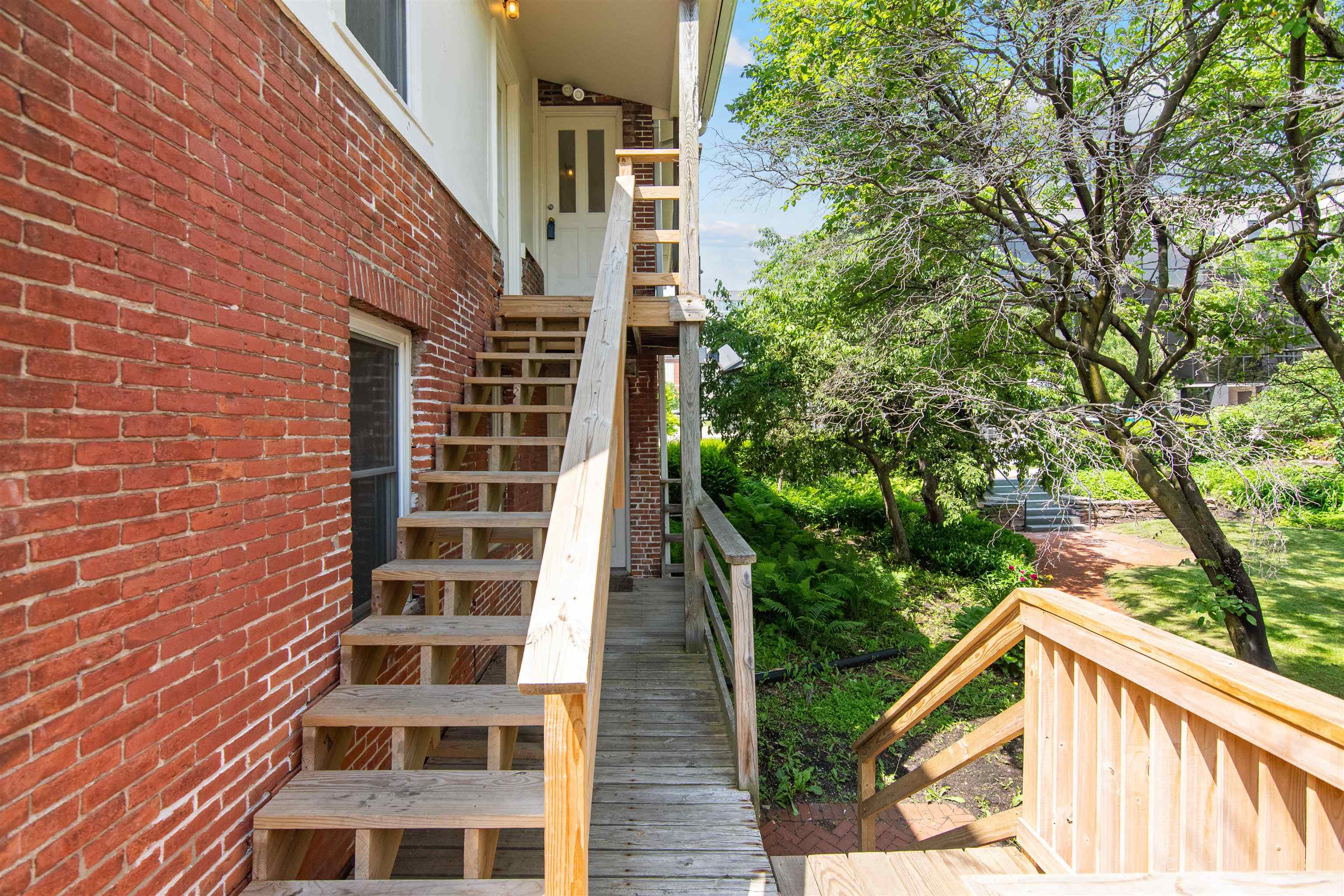 89 College Street Unit: Unit A-2