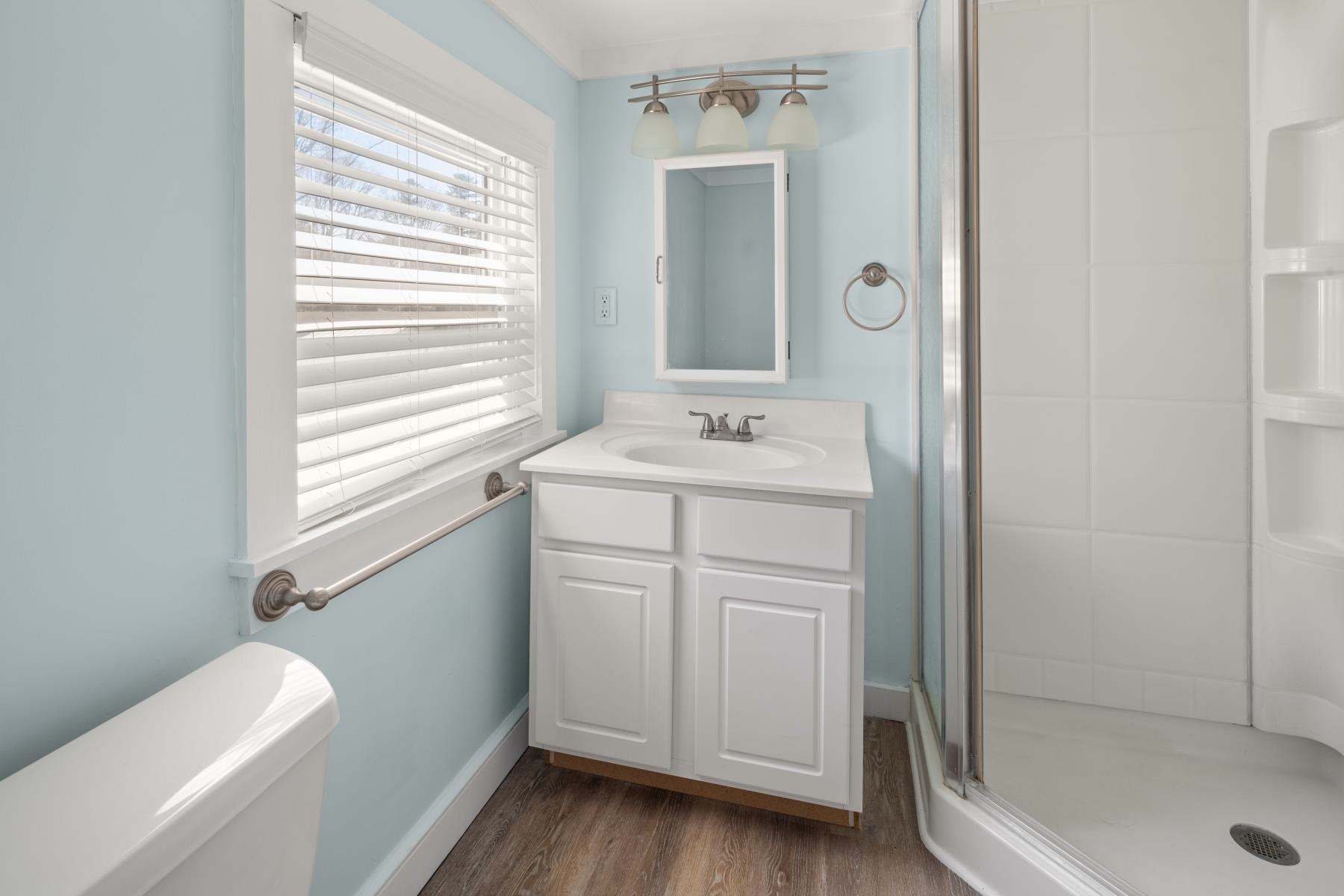 922 East Lakeshore Drive