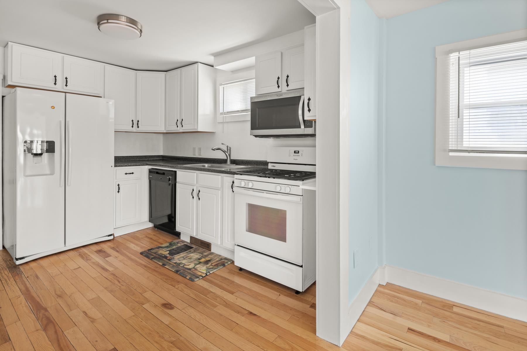 922 East Lakeshore Drive