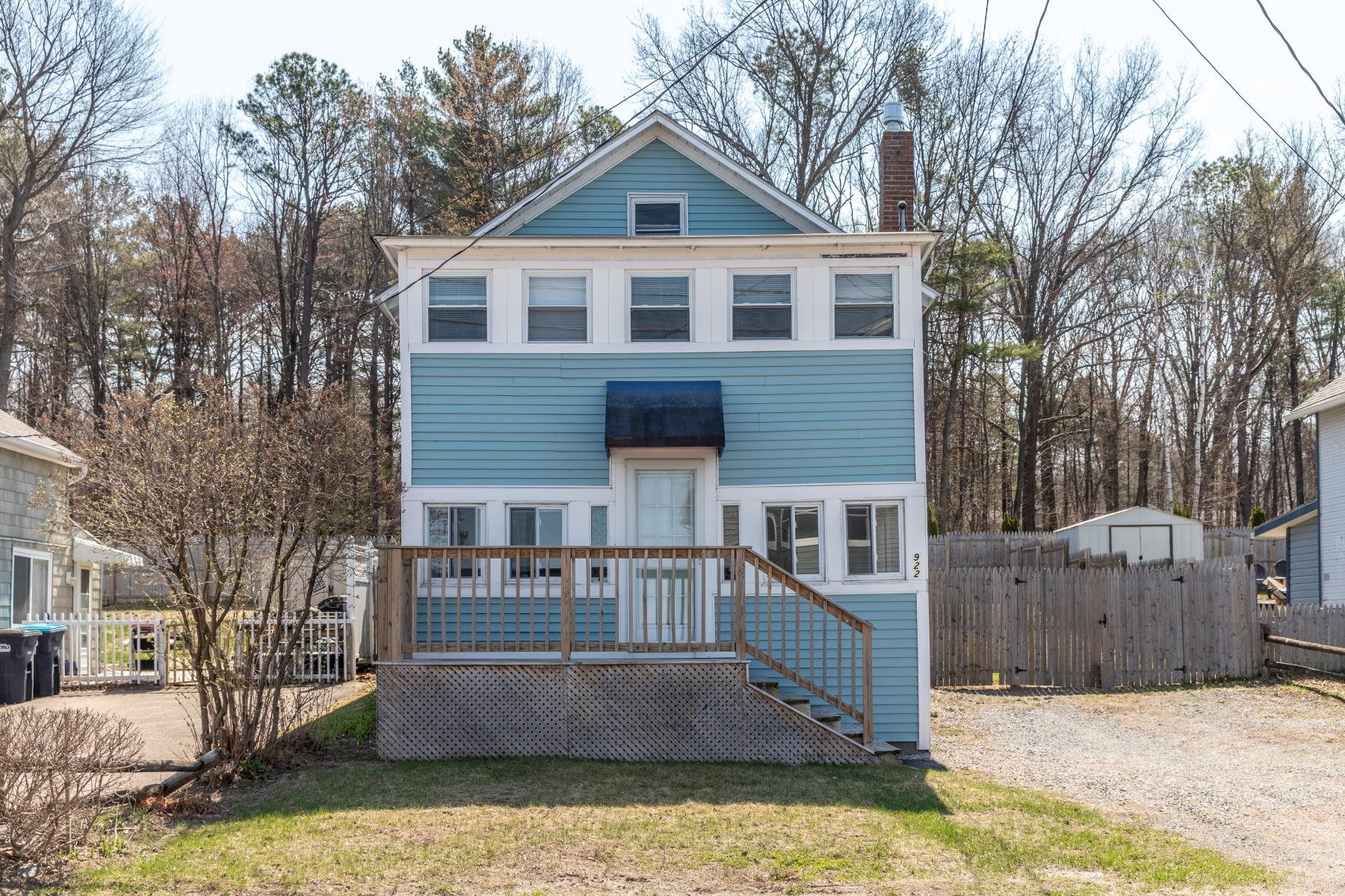 922 East Lakeshore Drive