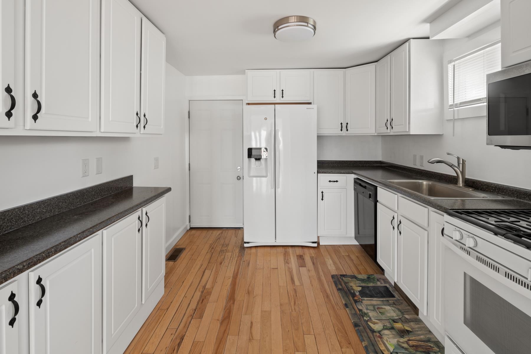 922 East Lakeshore Drive