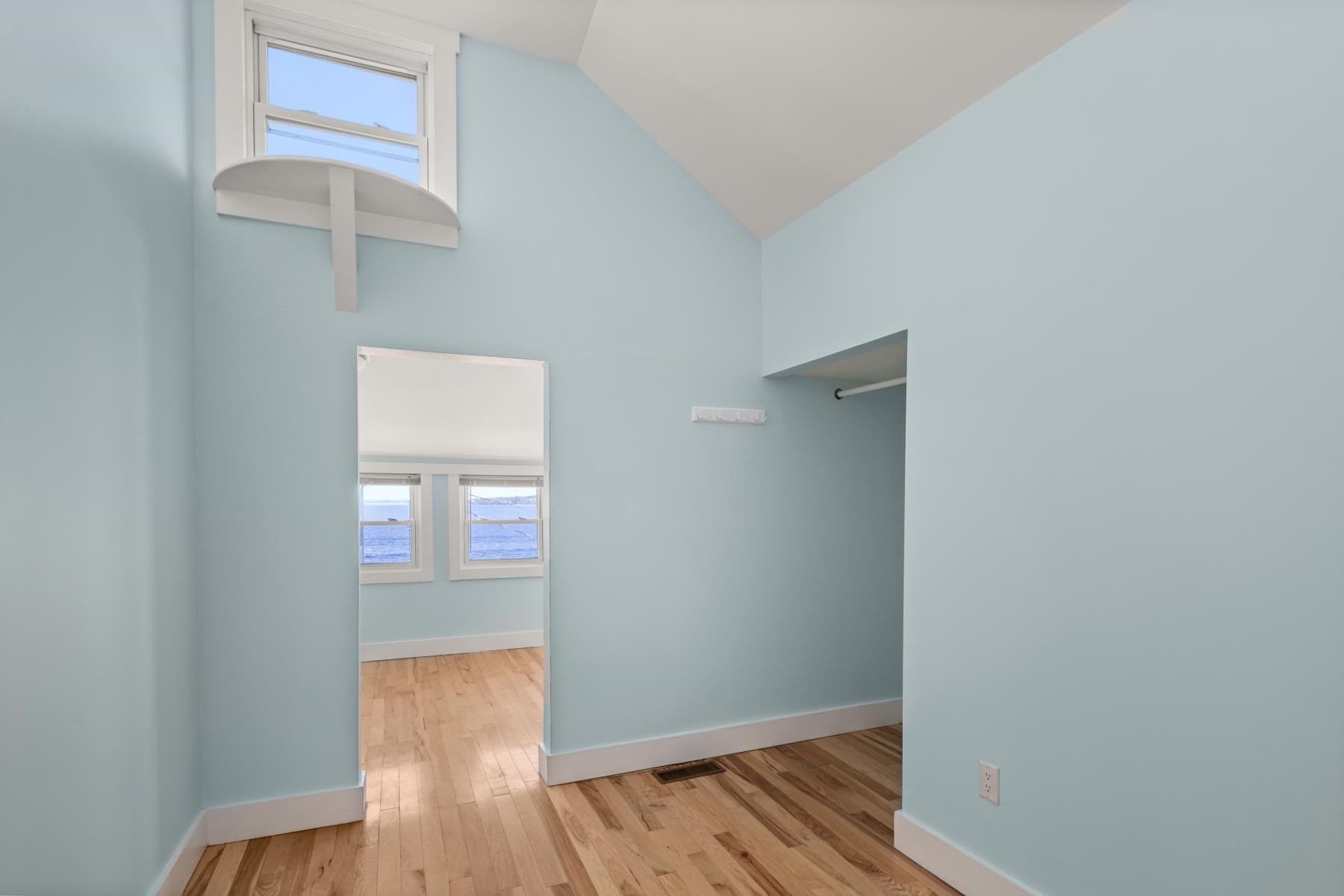 922 East Lakeshore Drive