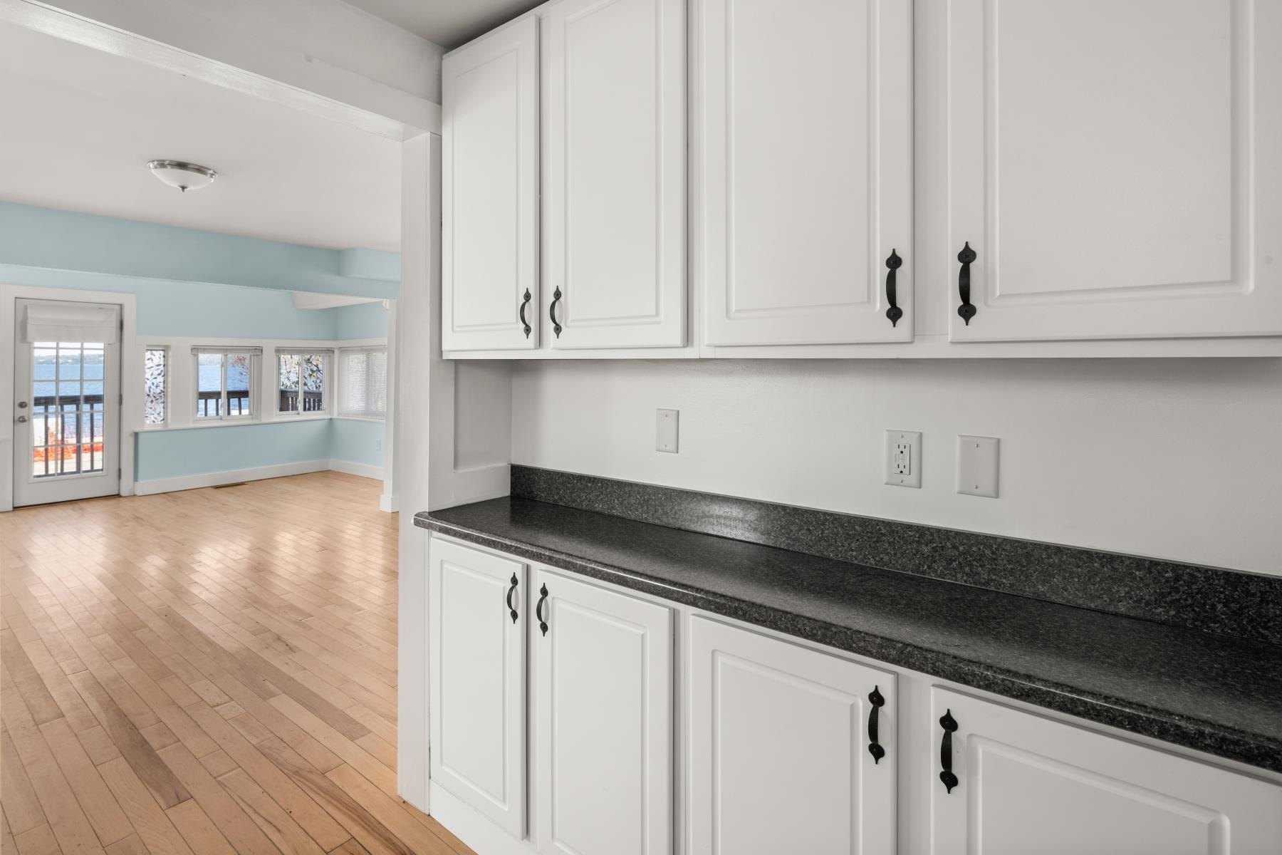 922 East Lakeshore Drive