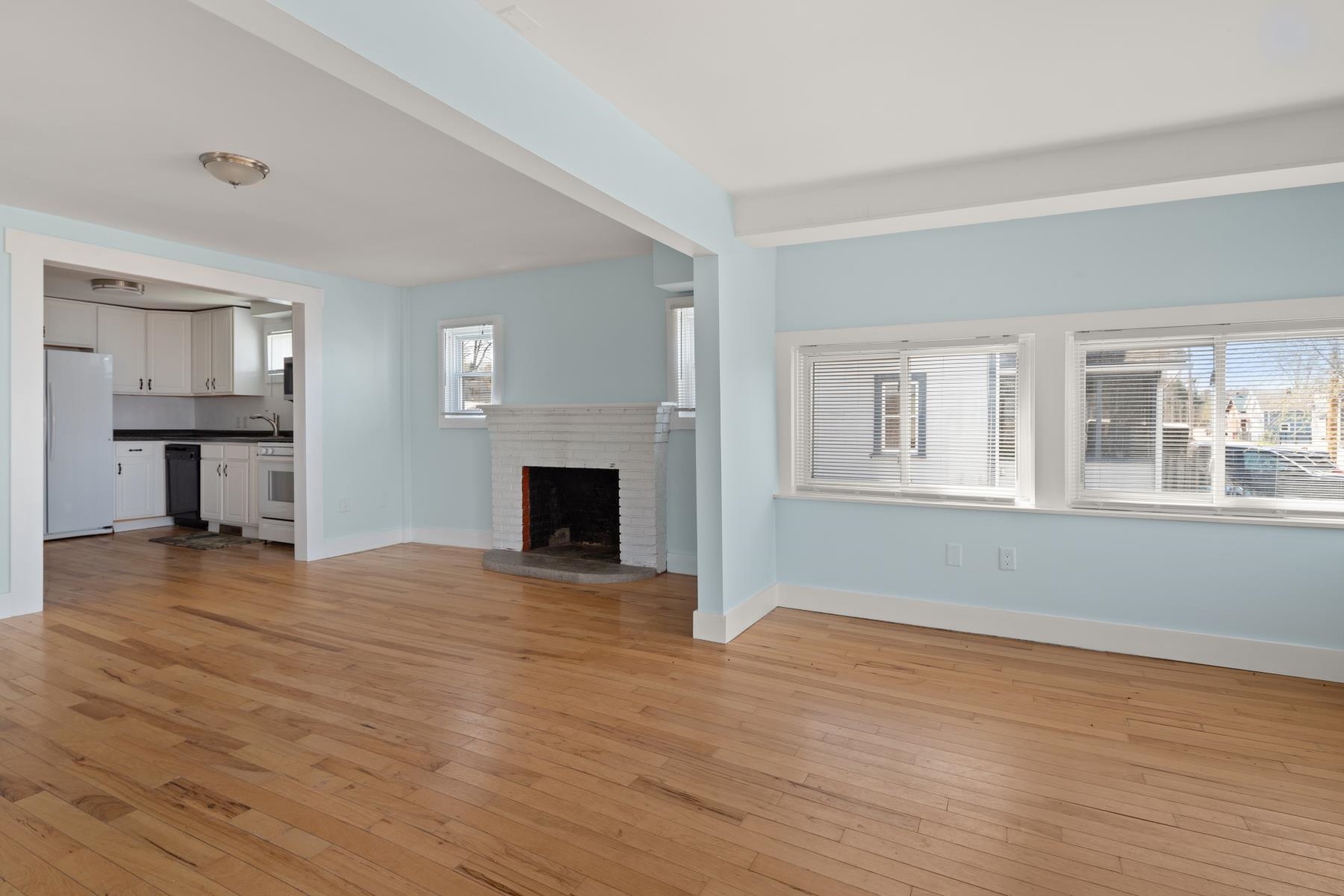 922 East Lakeshore Drive