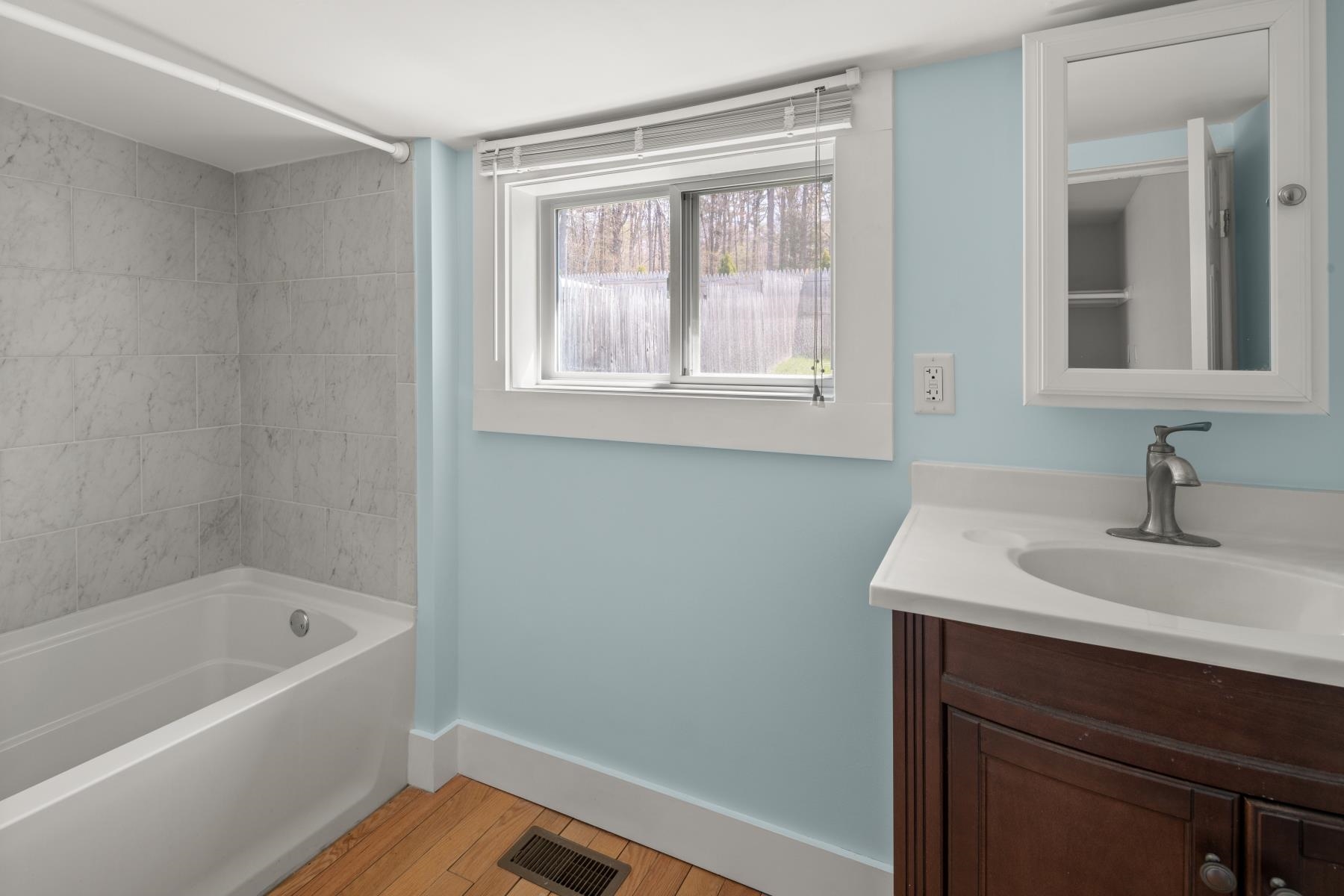 922 East Lakeshore Drive