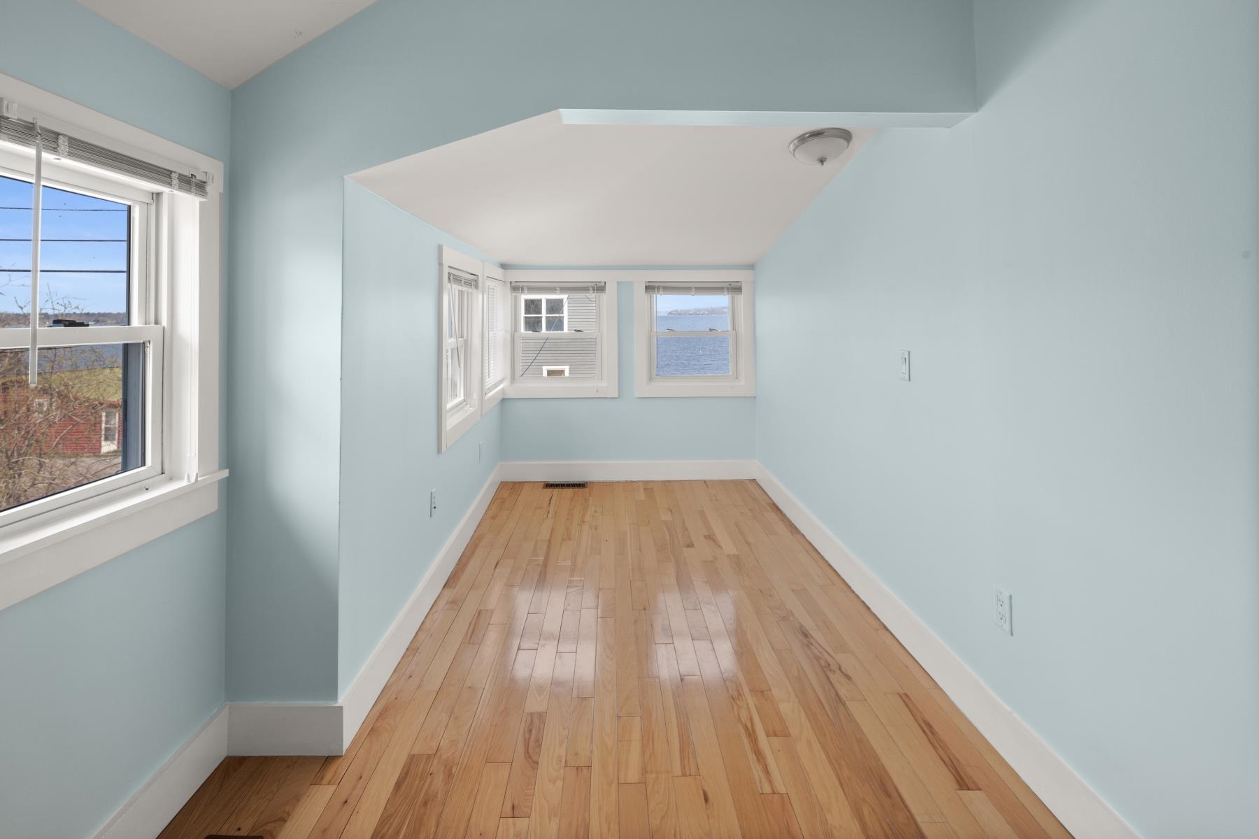 922 East Lakeshore Drive