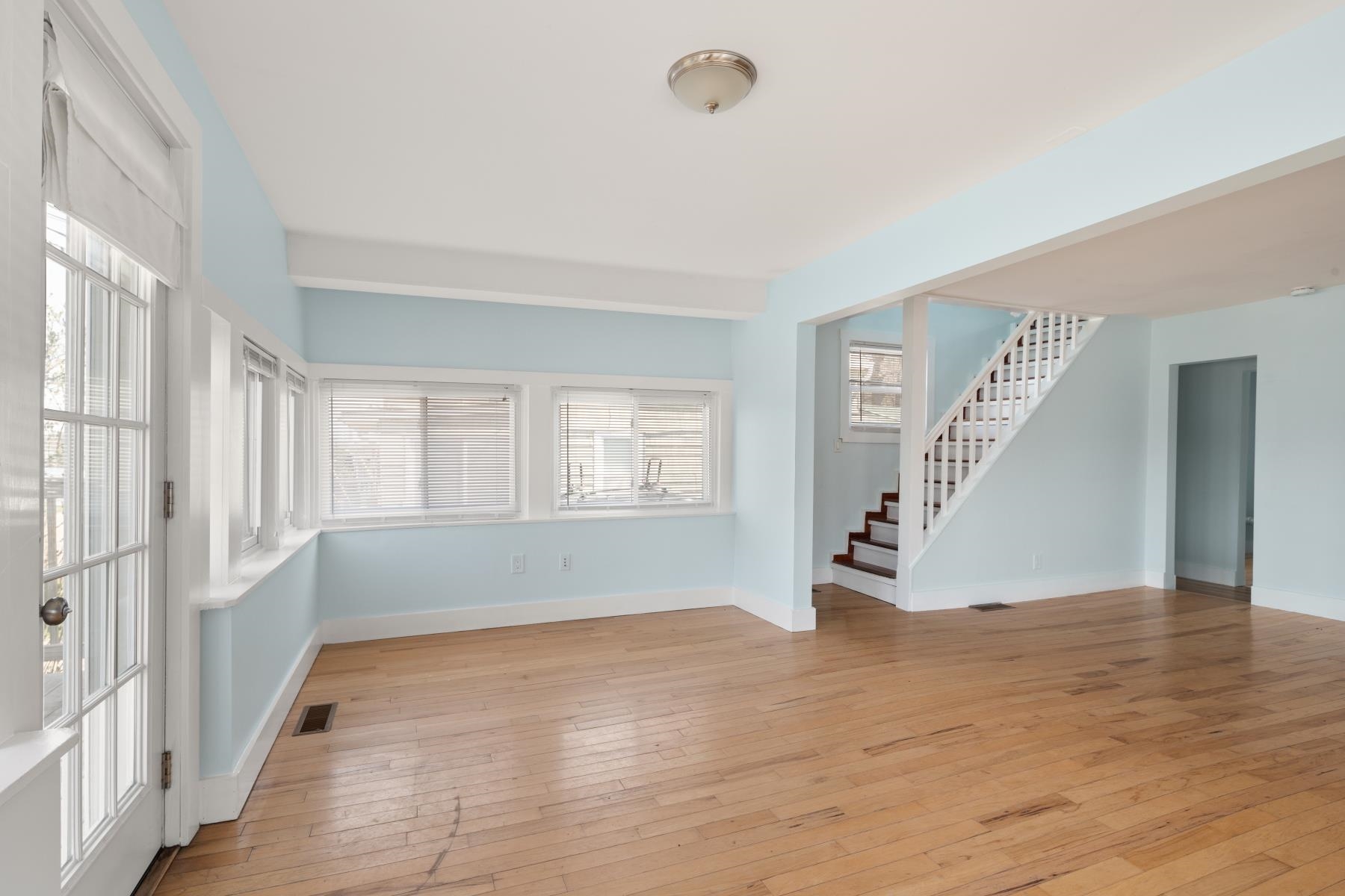 922 East Lakeshore Drive