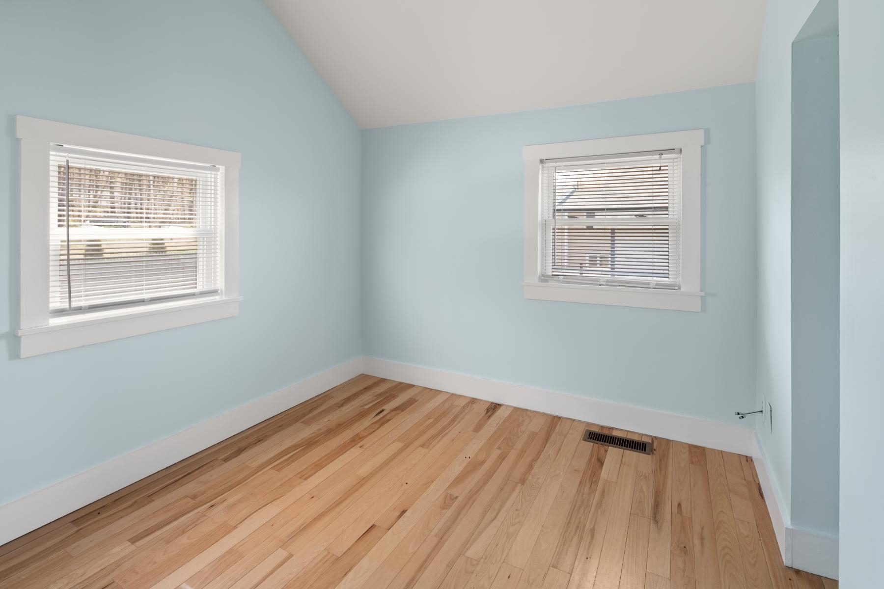 922 East Lakeshore Drive