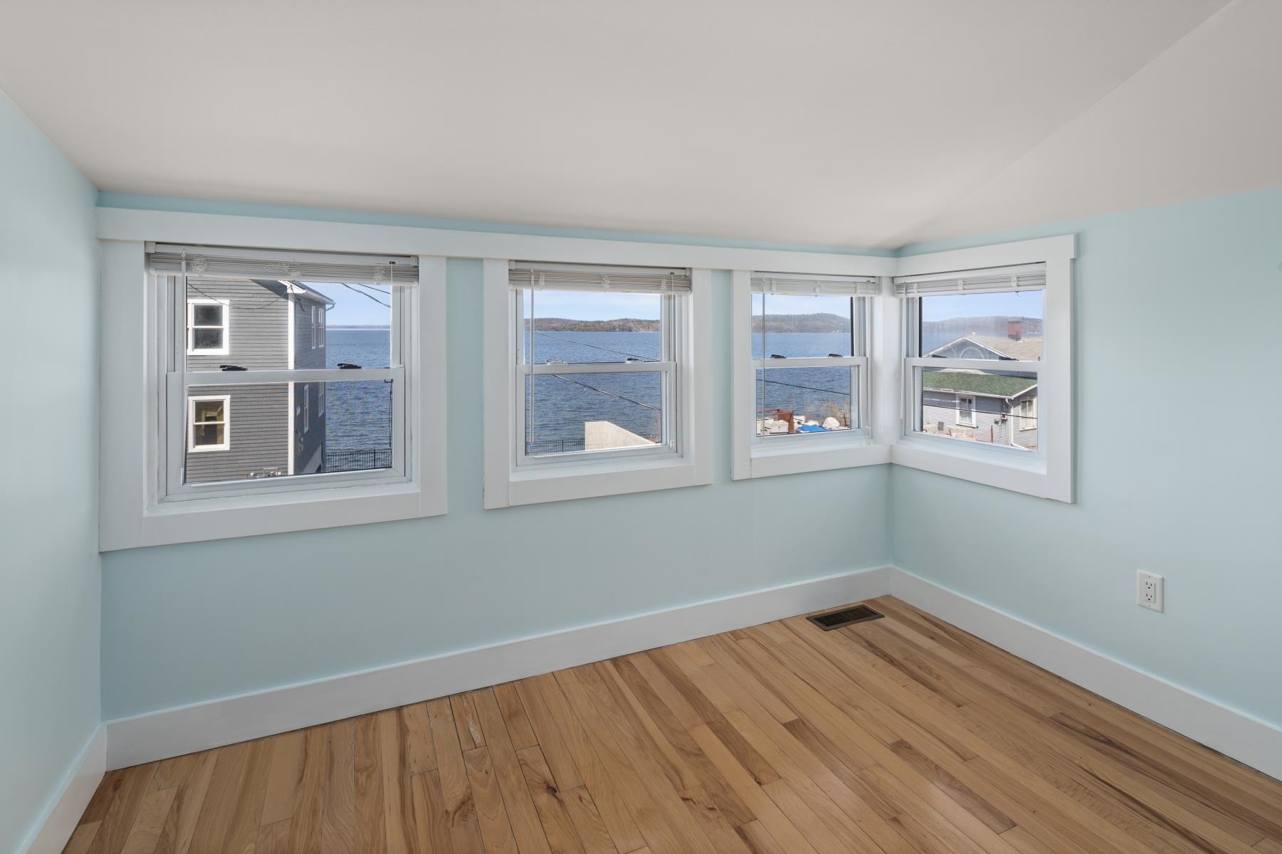 922 East Lakeshore Drive