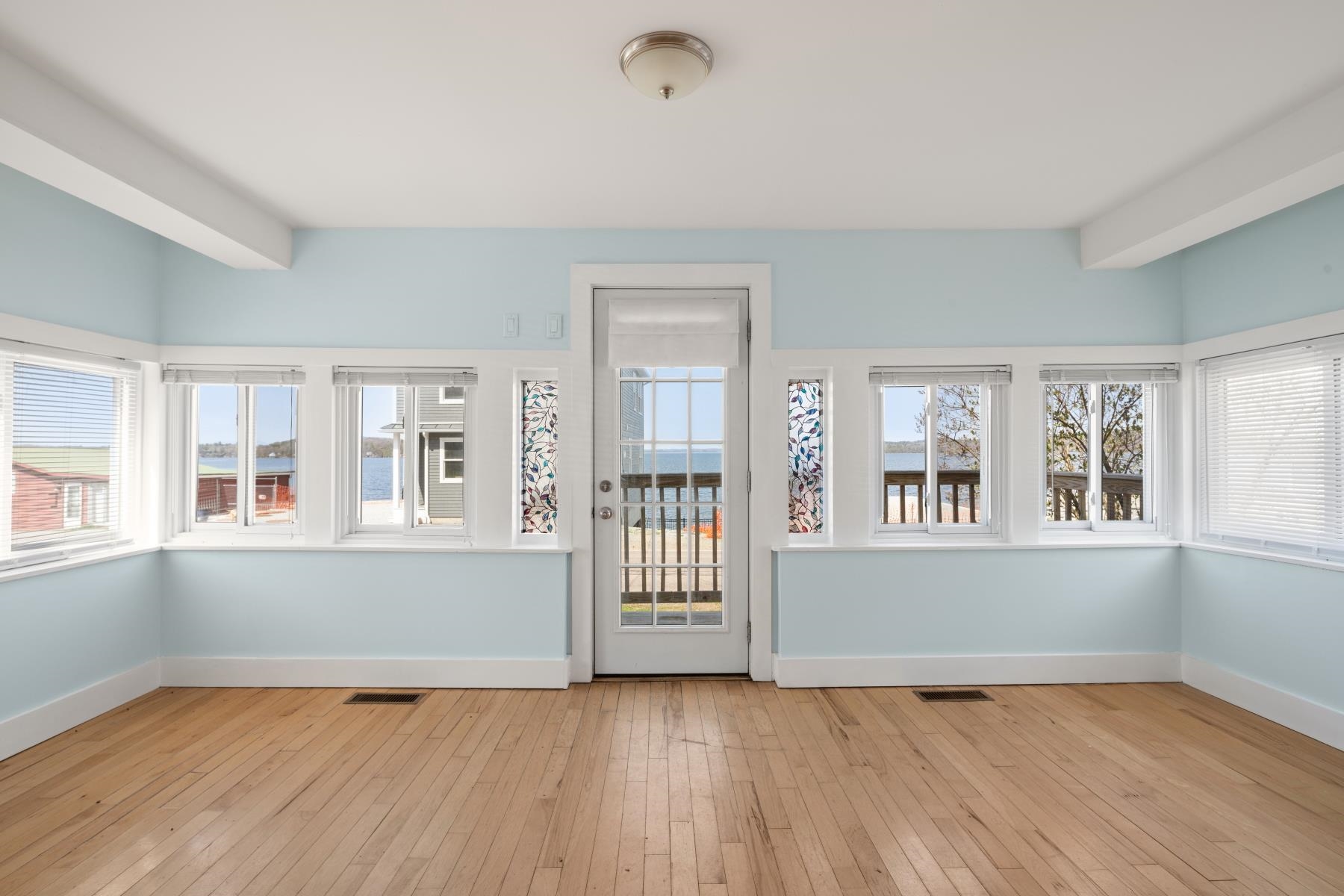 922 East Lakeshore Drive