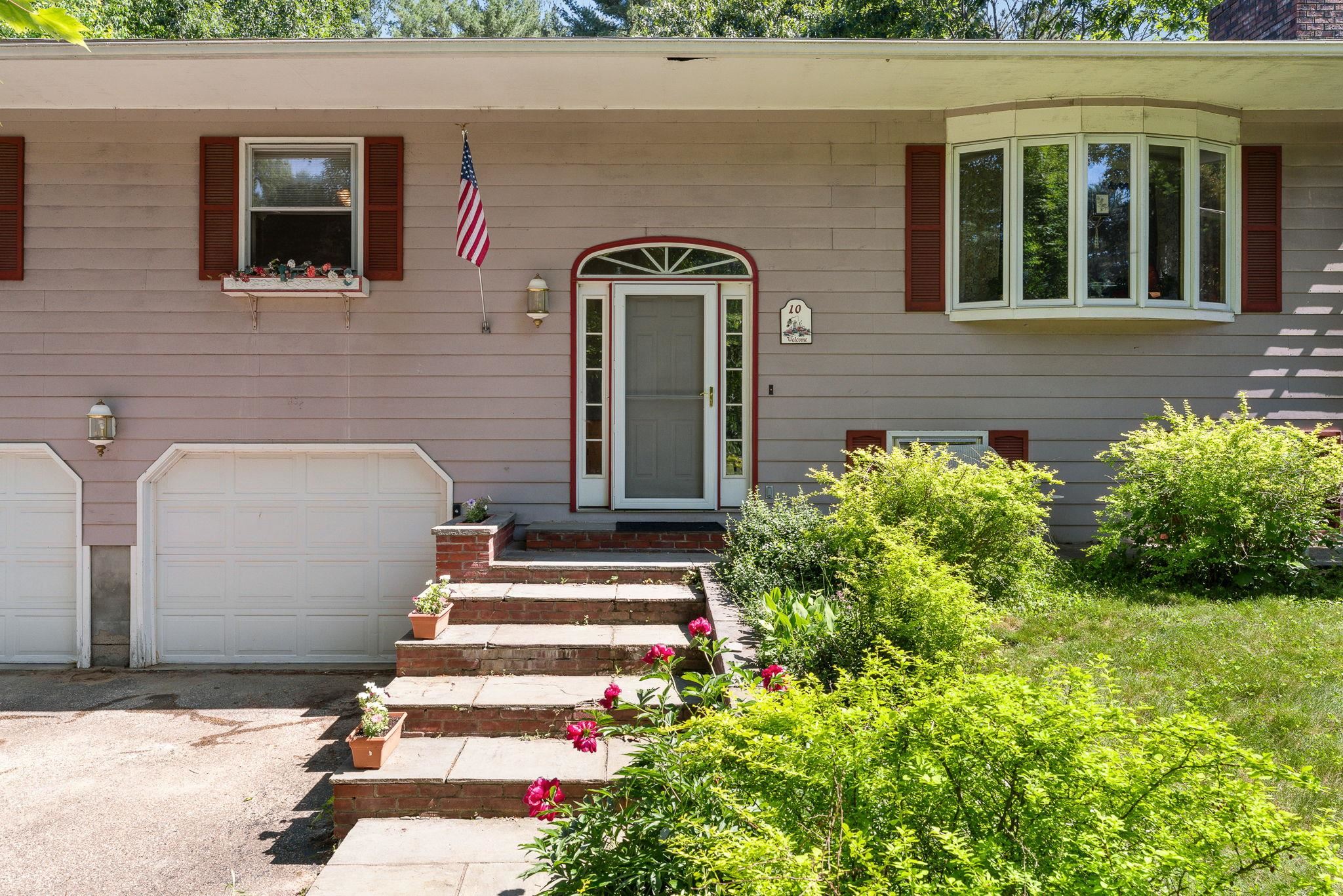 10 Logwood Circle