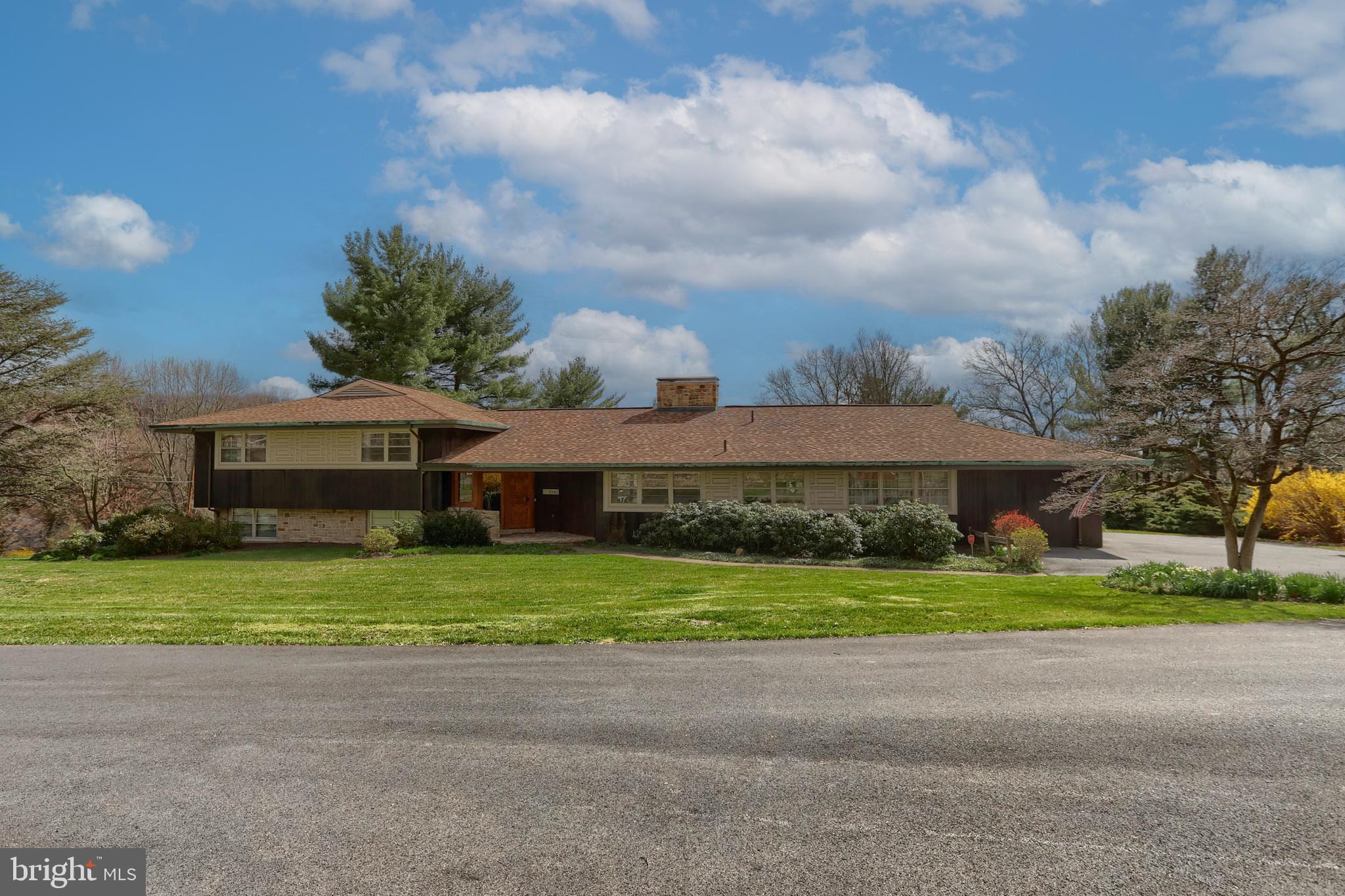 1090 Cardinal Dr