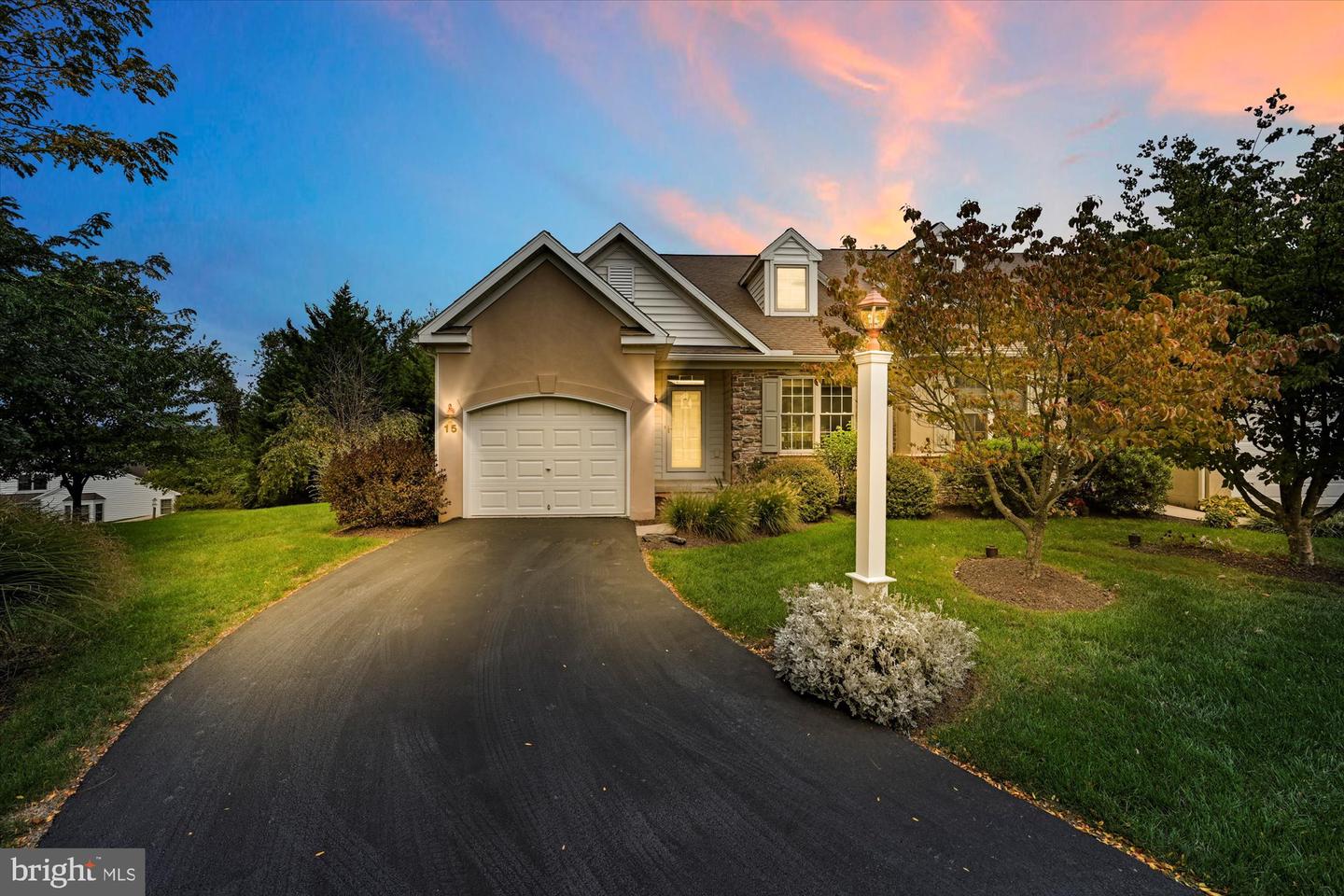15 Leeds Ct