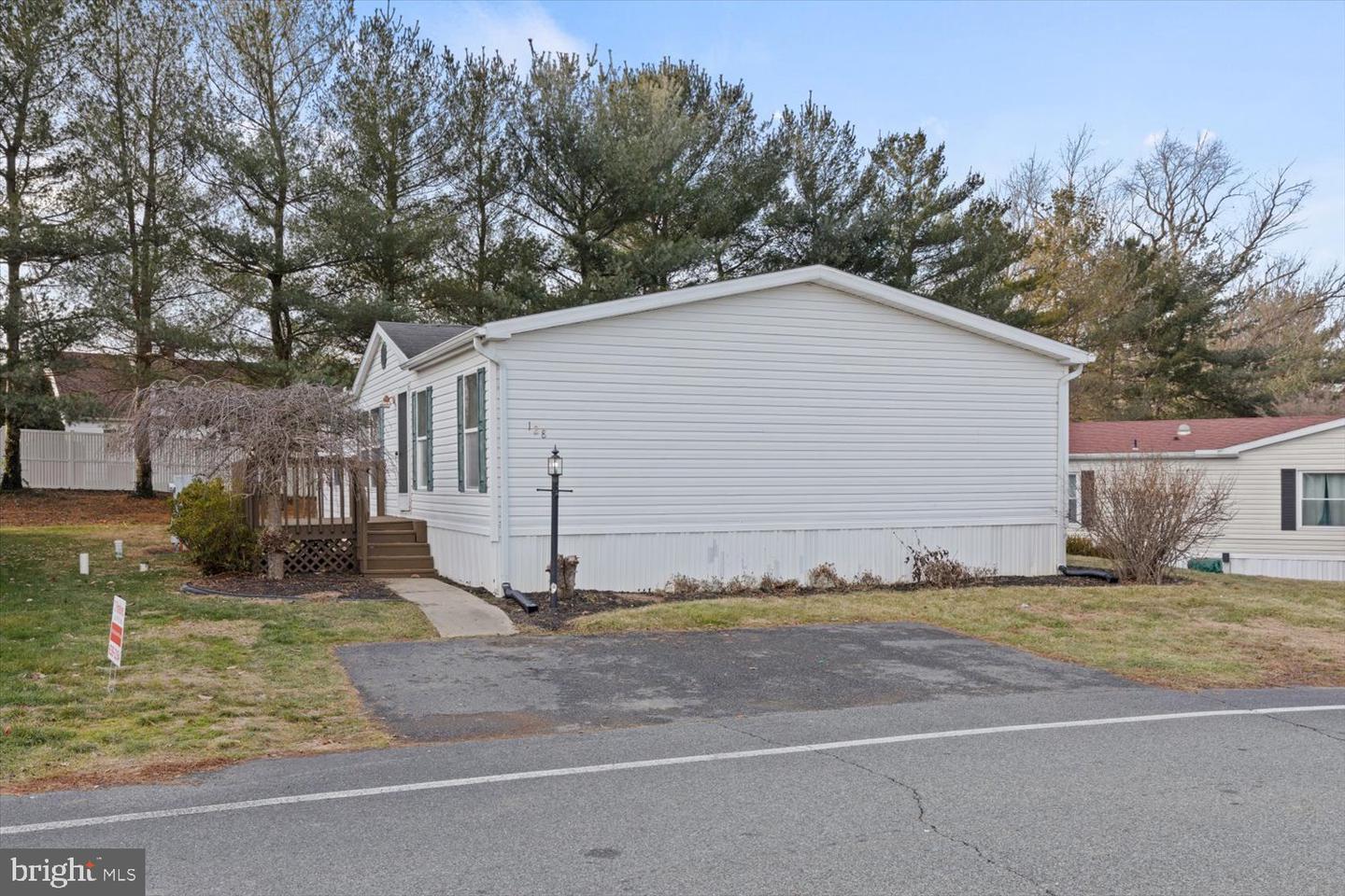128 Greenbriar Cir