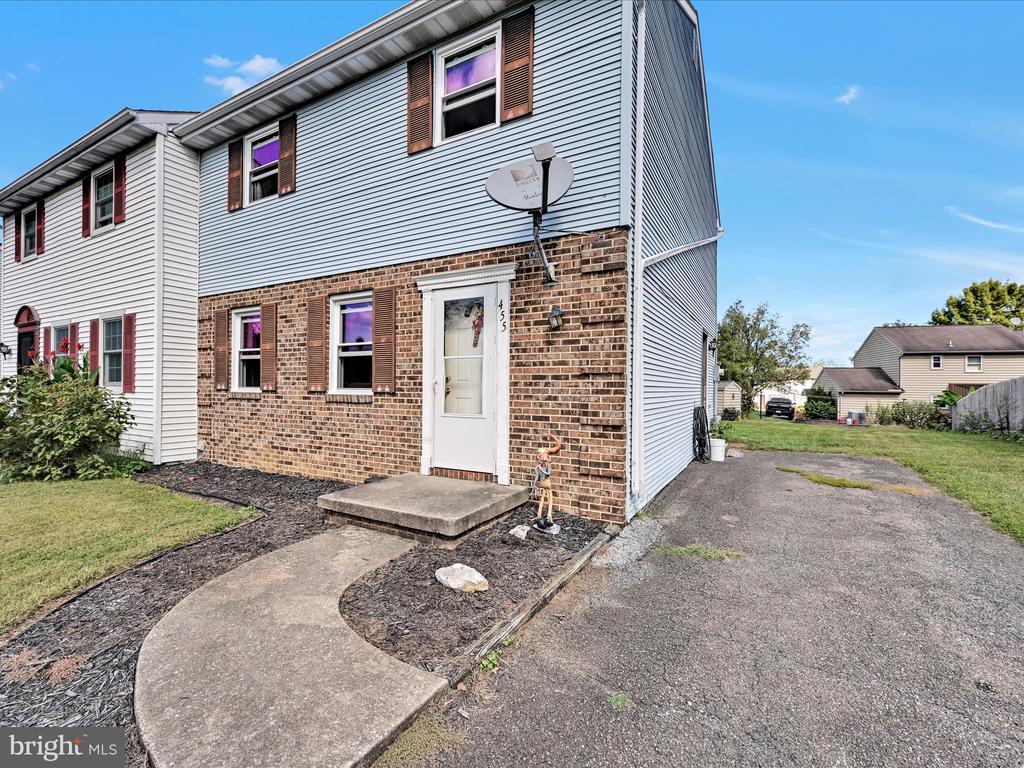 455 GARLAND CIRCLE