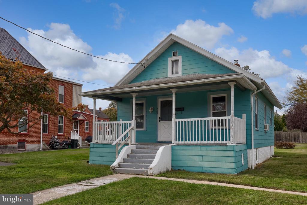 907 WALNUT STREET