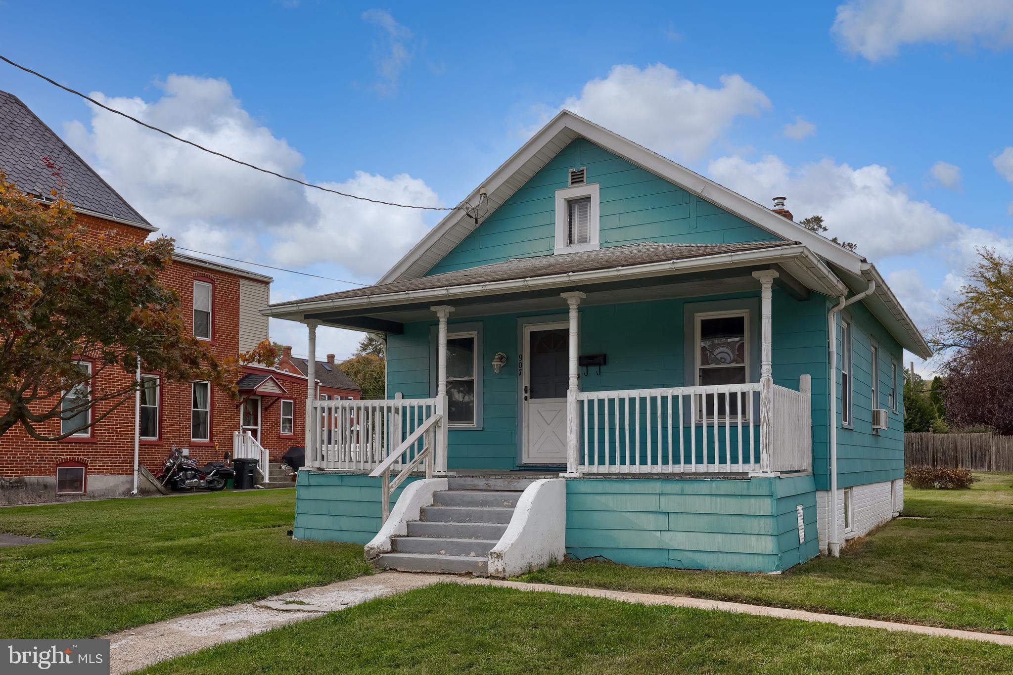907 WALNUT STREET