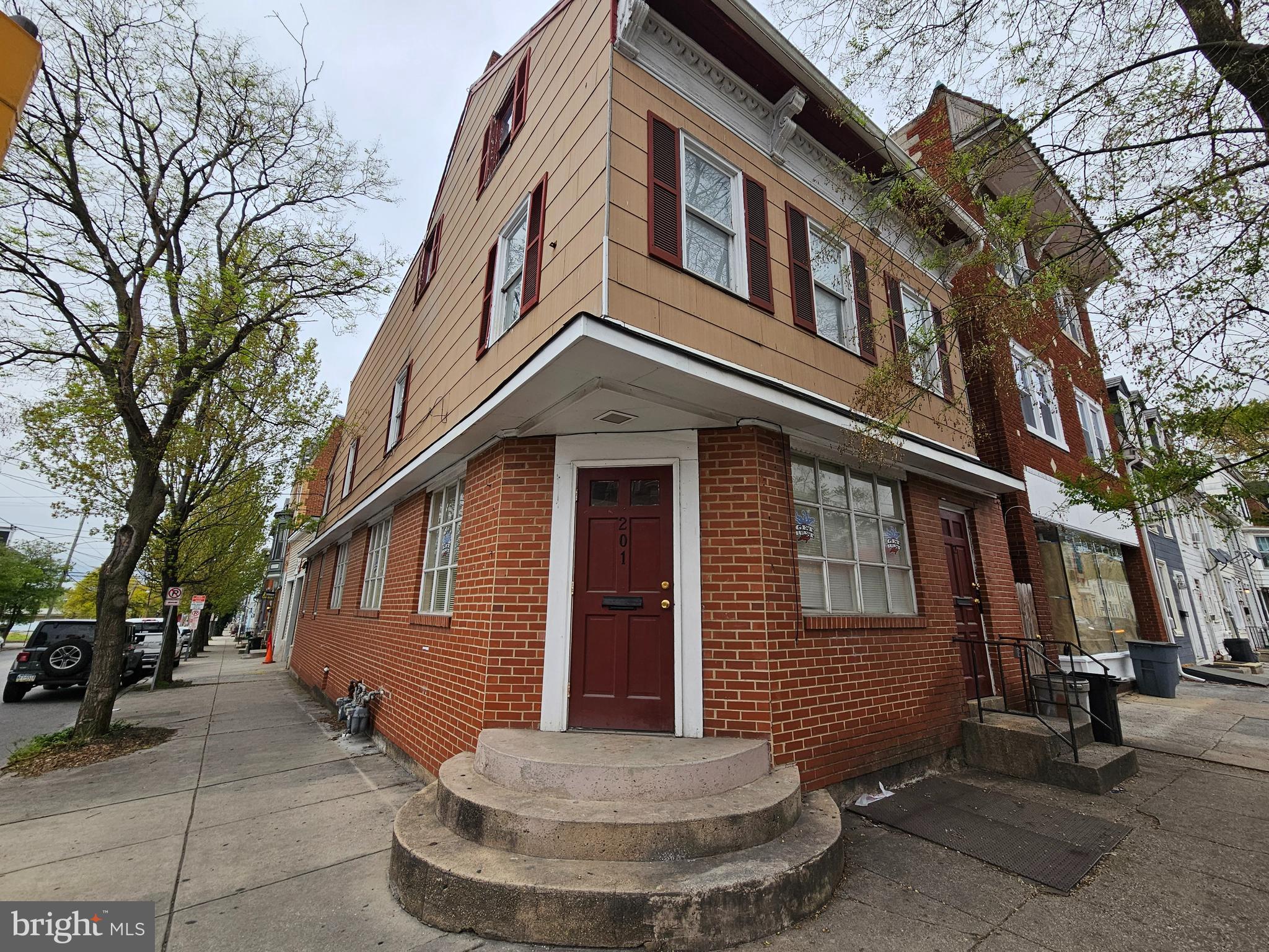 201 E Philadelphia St