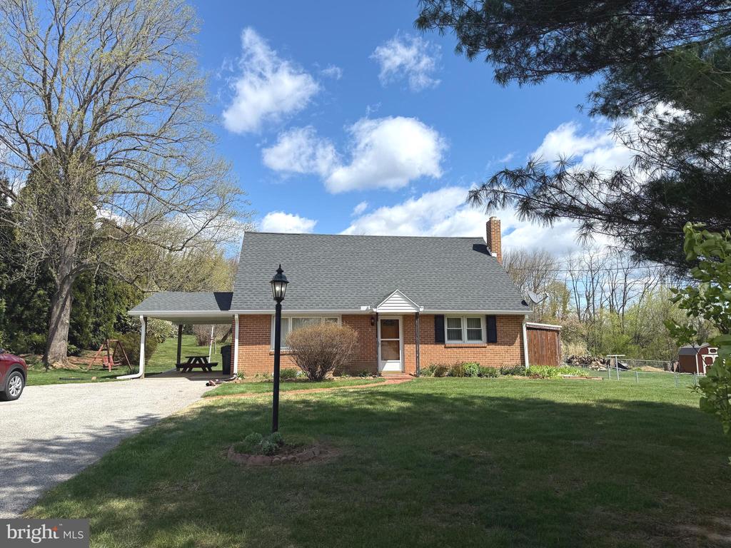 885 Witmer Rd