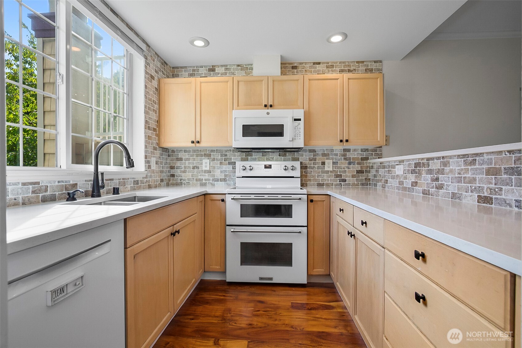 25235 SE Klahanie Boulevard Unit: J202