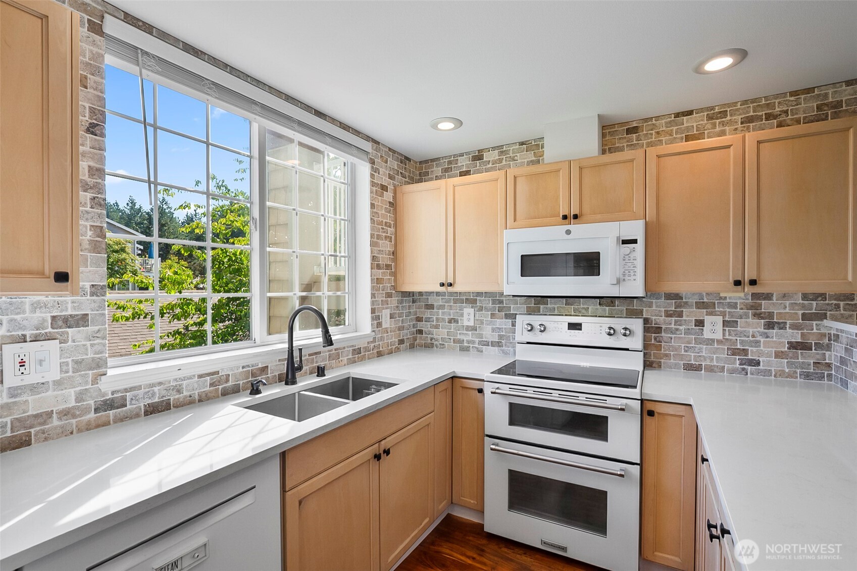 25235 SE Klahanie Boulevard Unit: J202