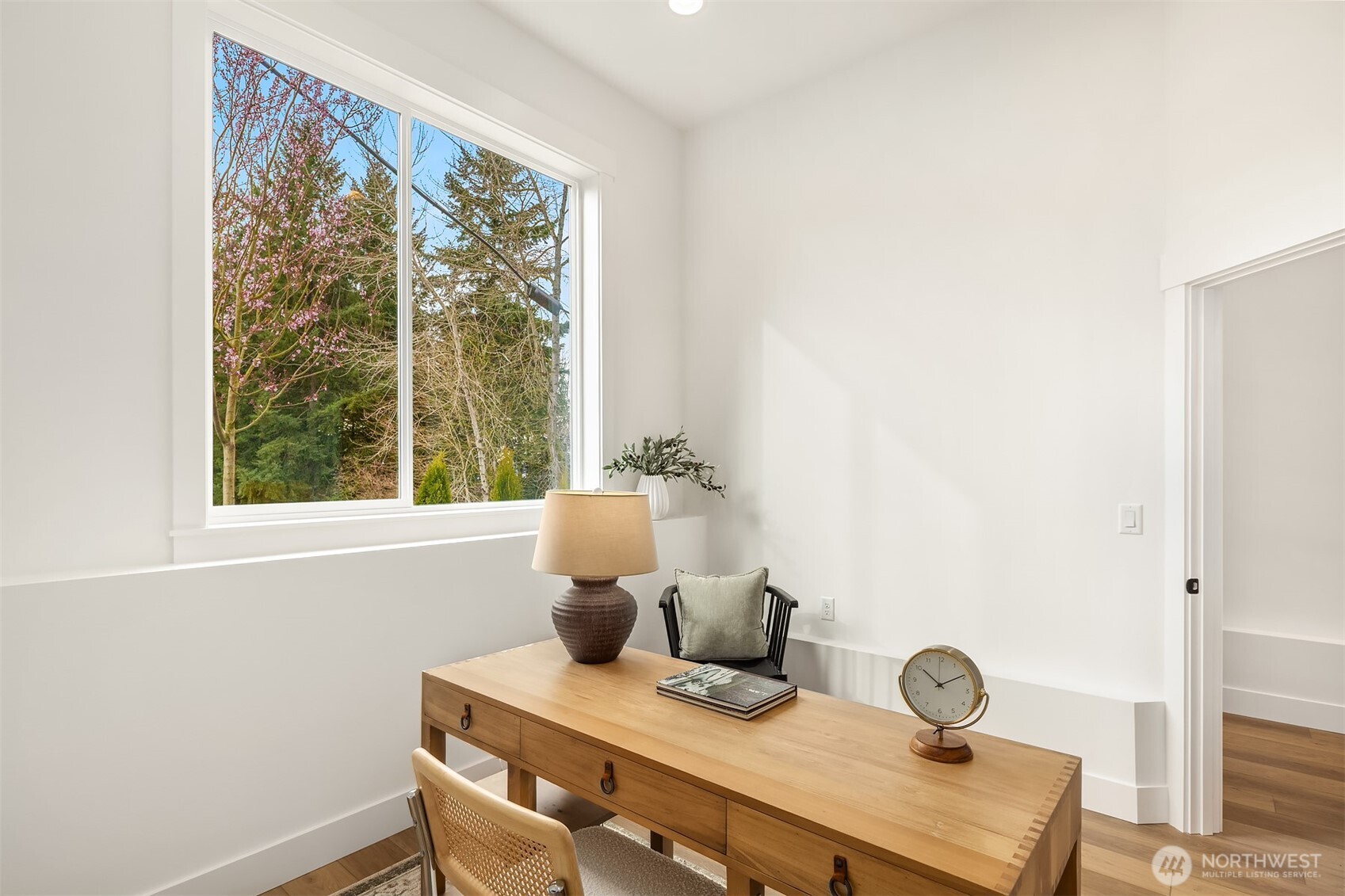 404 Edmonds Ave NE