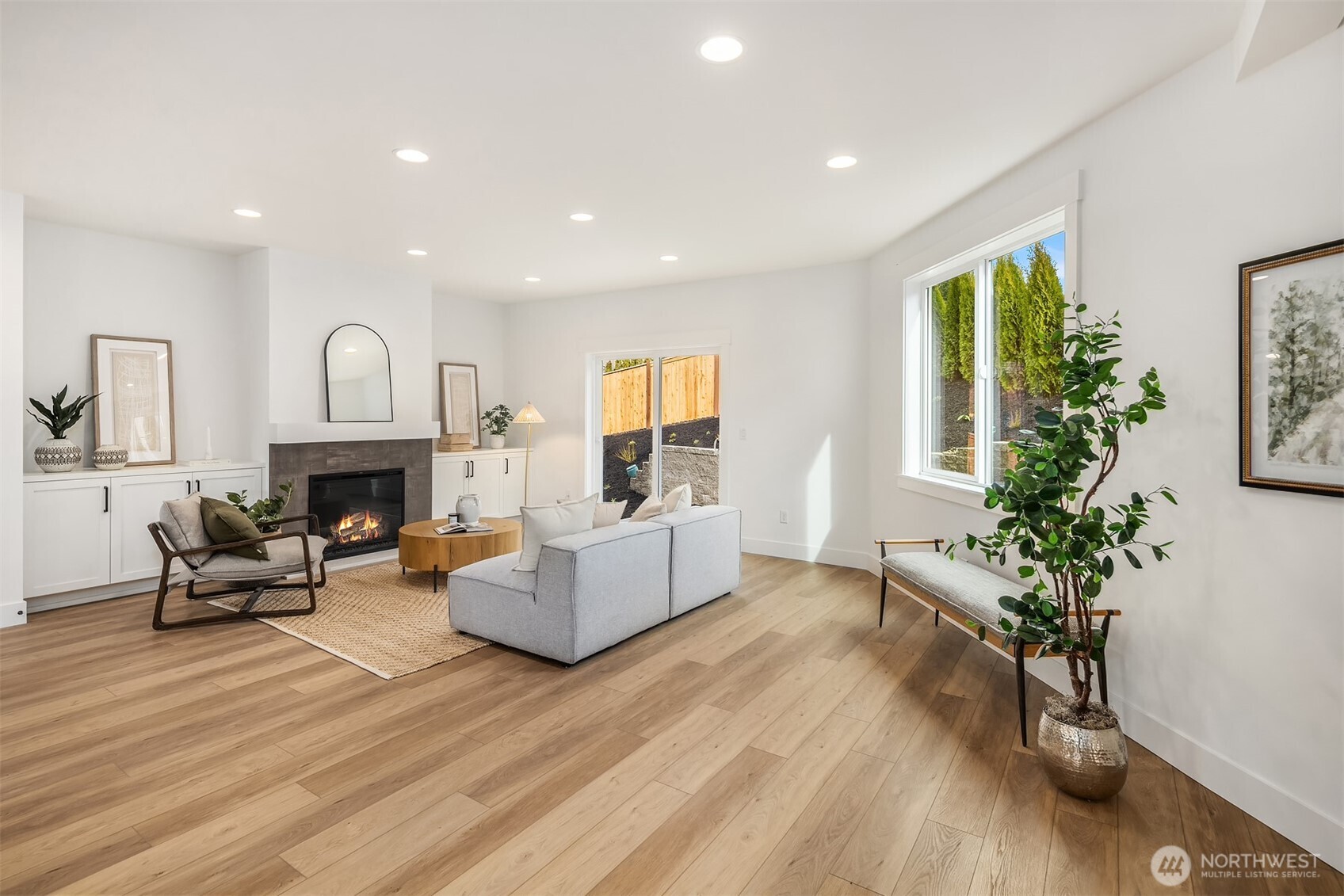 404 Edmonds Ave NE