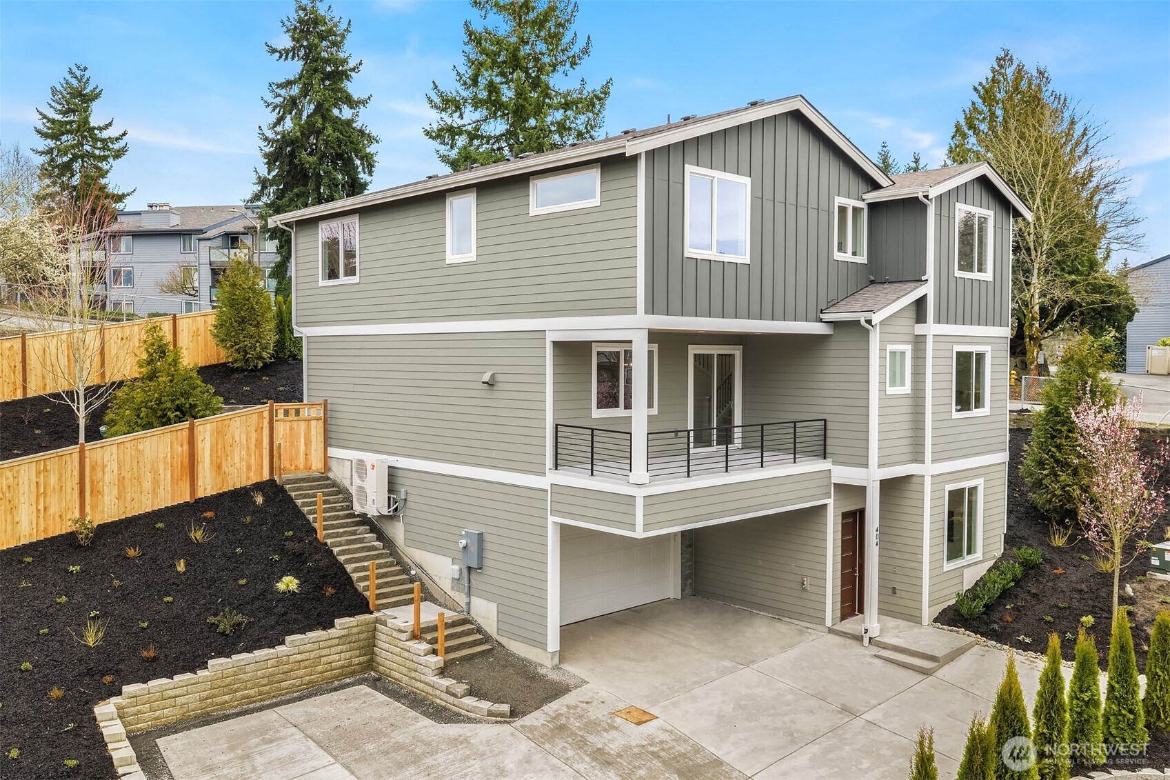 404 Edmonds Ave NE