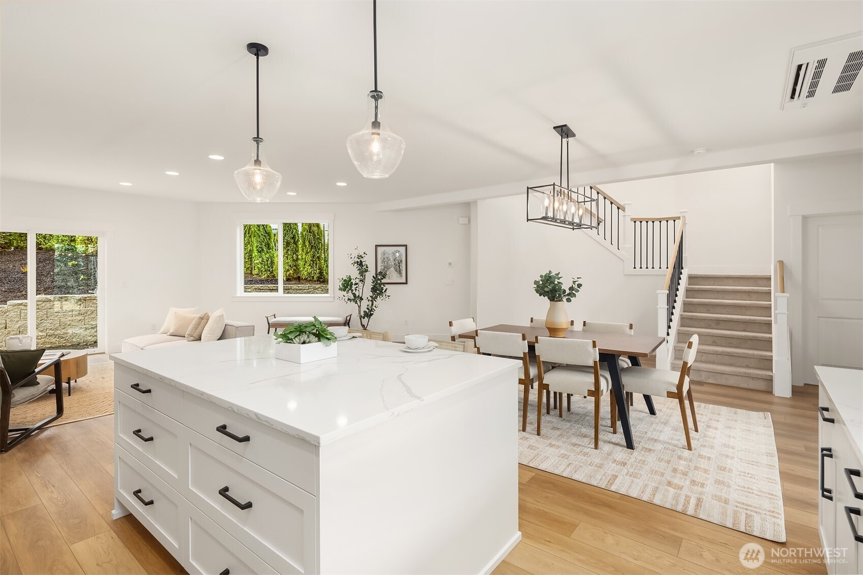 404 Edmonds Ave NE