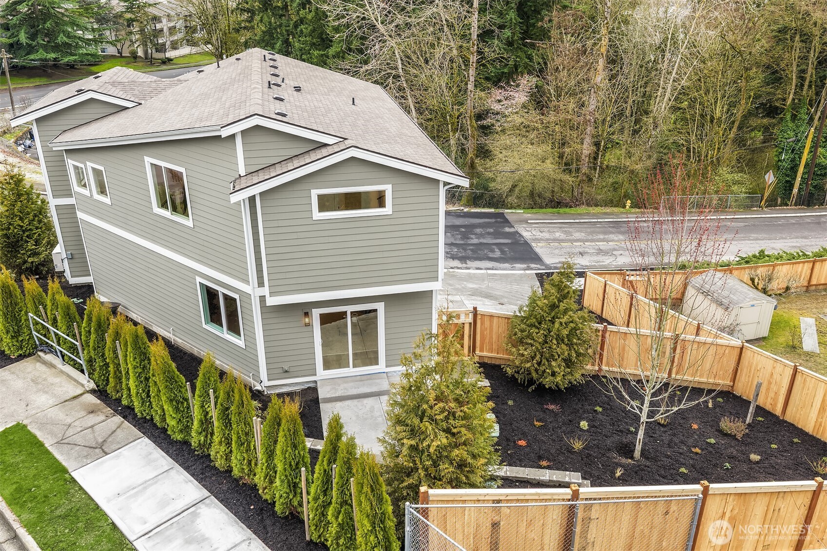 404 Edmonds Ave NE