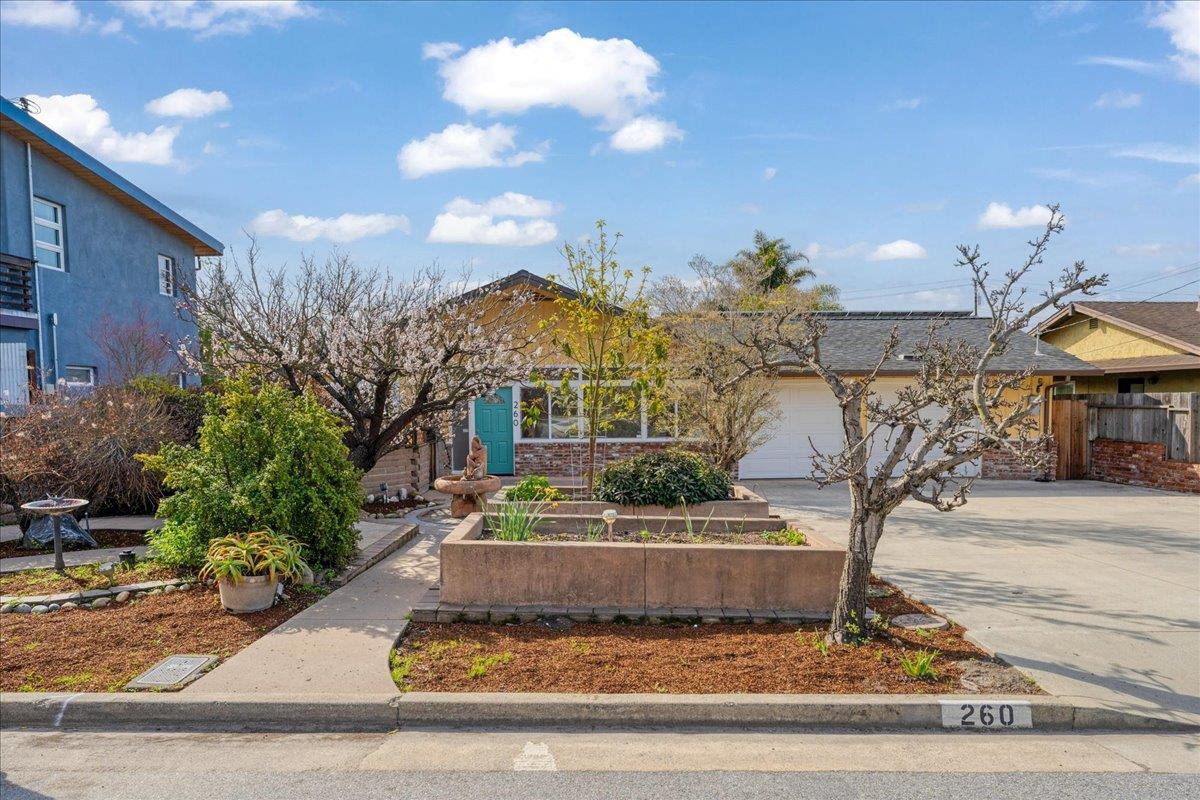 260 Goss AVE