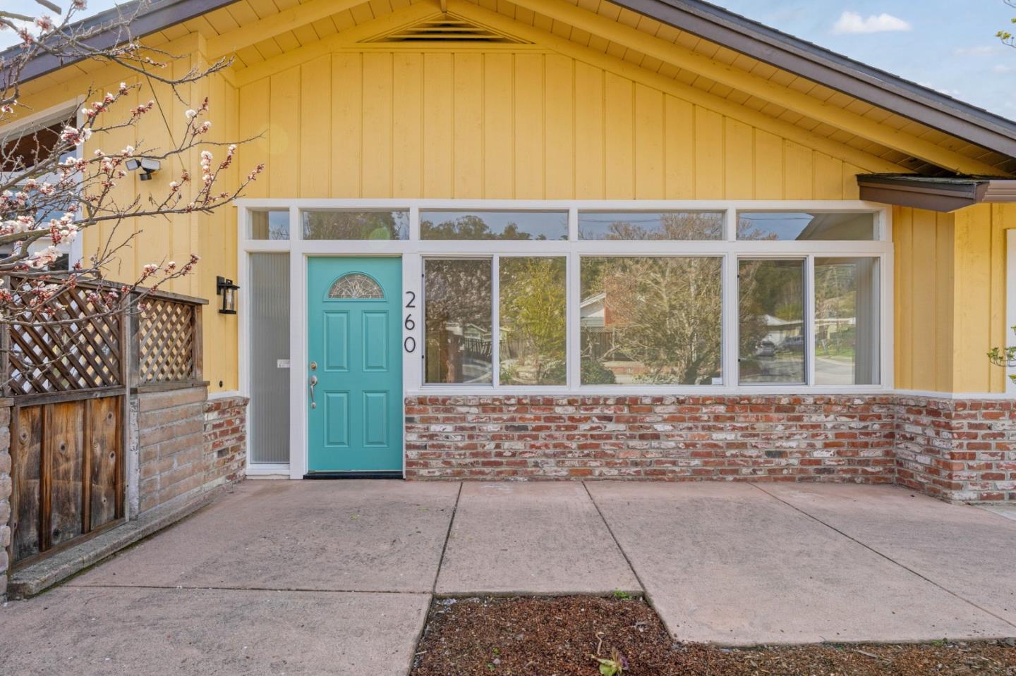 260 Goss AVE