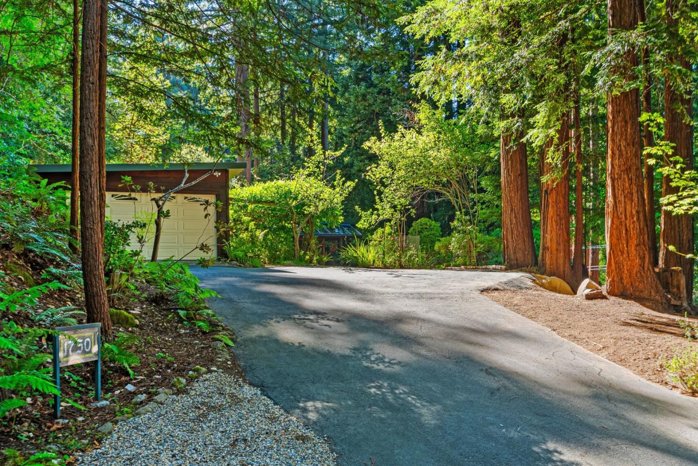 1750 Lakeside DR